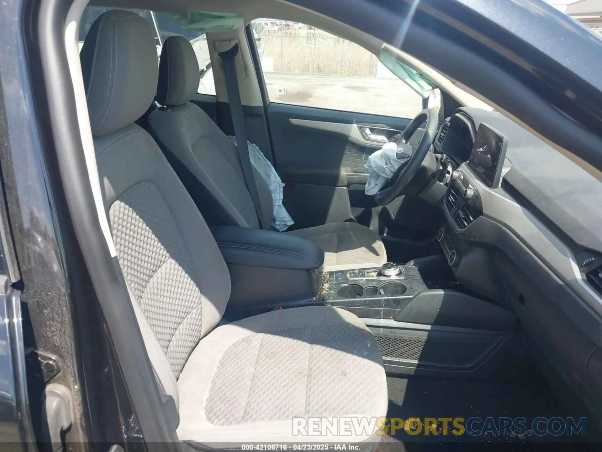 5 Photograph of a damaged car 1FMCU9G61LUA09783 FORD ESCAPE 2020
