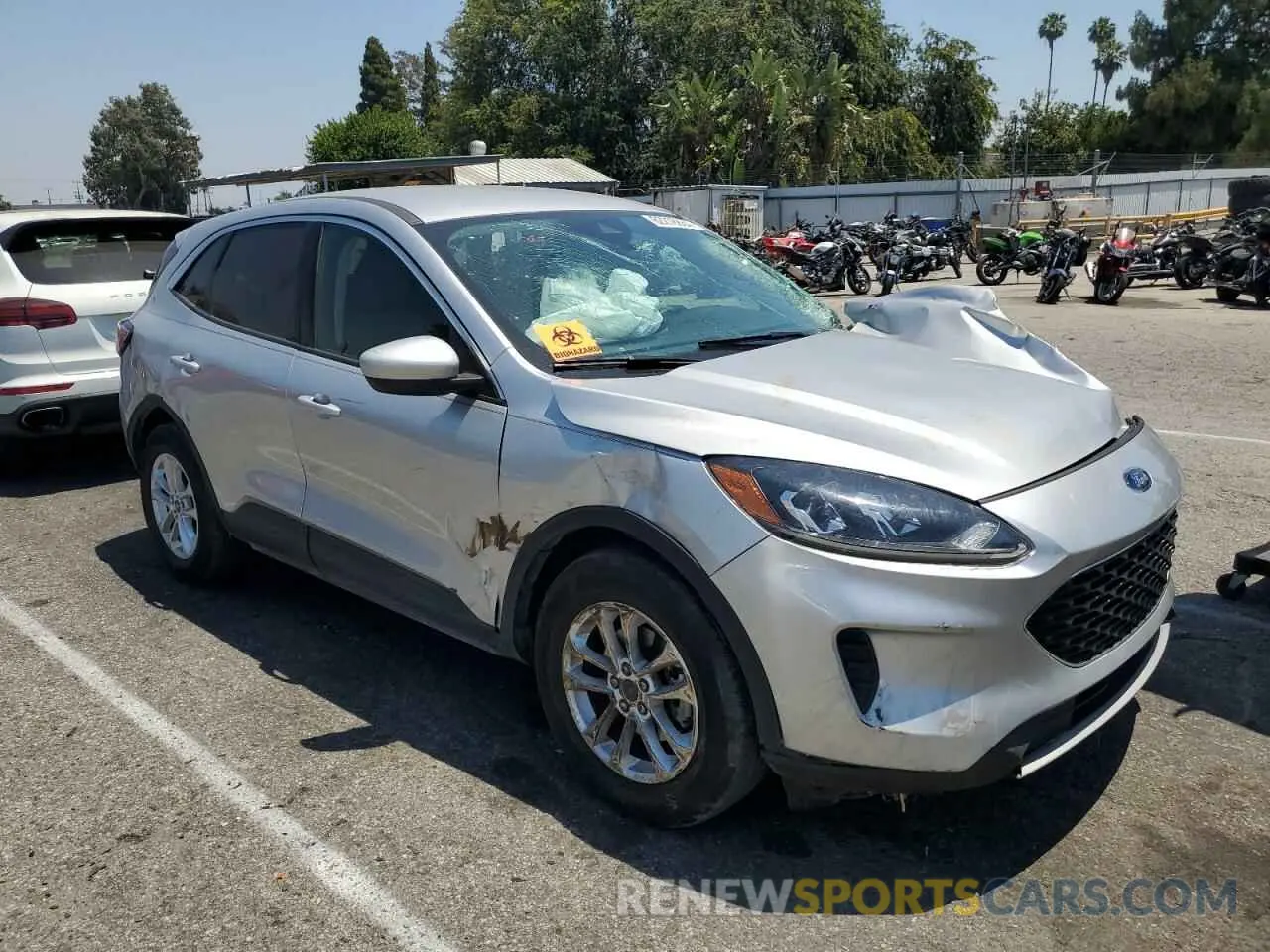 4 Photograph of a damaged car 1FMCU9G61LUB01007 FORD ESCAPE 2020