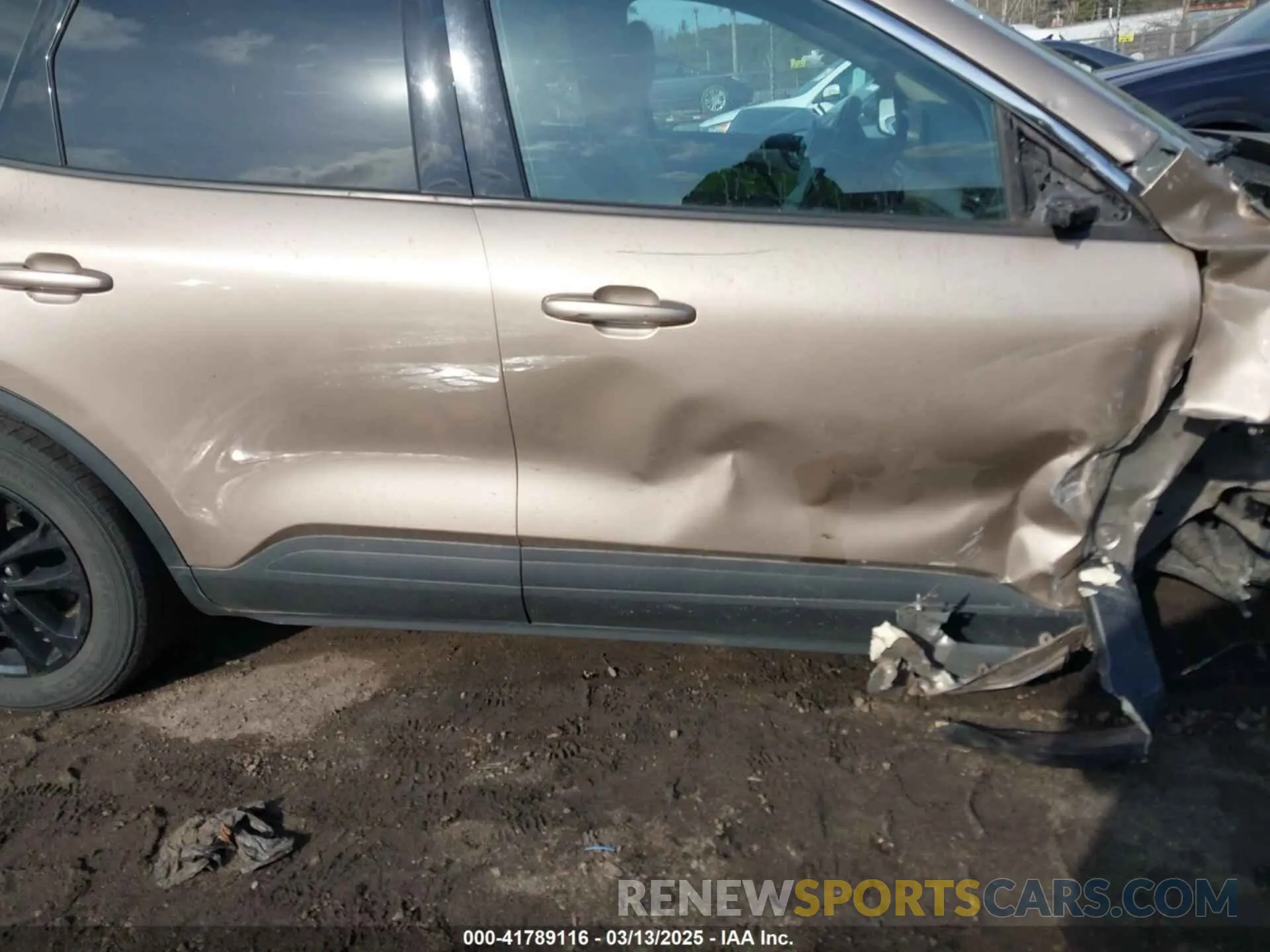 17 Photograph of a damaged car 1FMCU9G61LUB25162 FORD ESCAPE 2020
