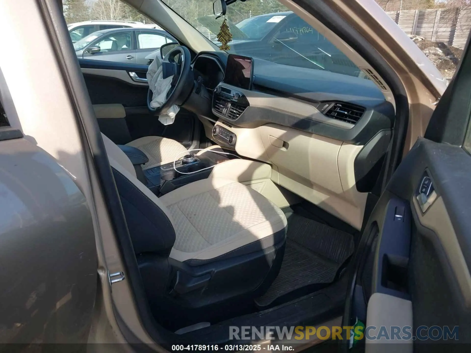 5 Photograph of a damaged car 1FMCU9G61LUB25162 FORD ESCAPE 2020