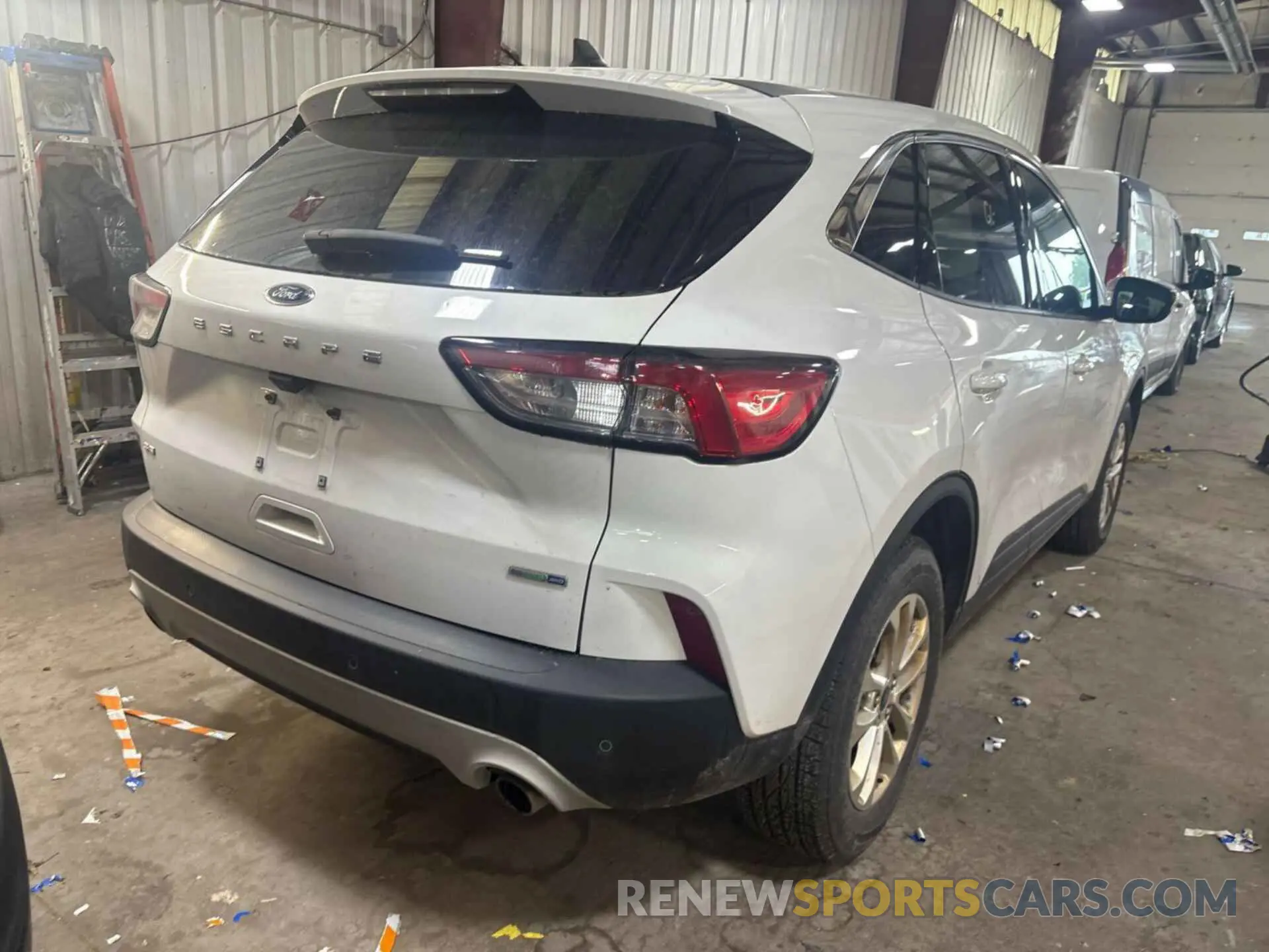 15 Photograph of a damaged car 1FMCU9G61LUB84020 FORD ESCAPE 2020