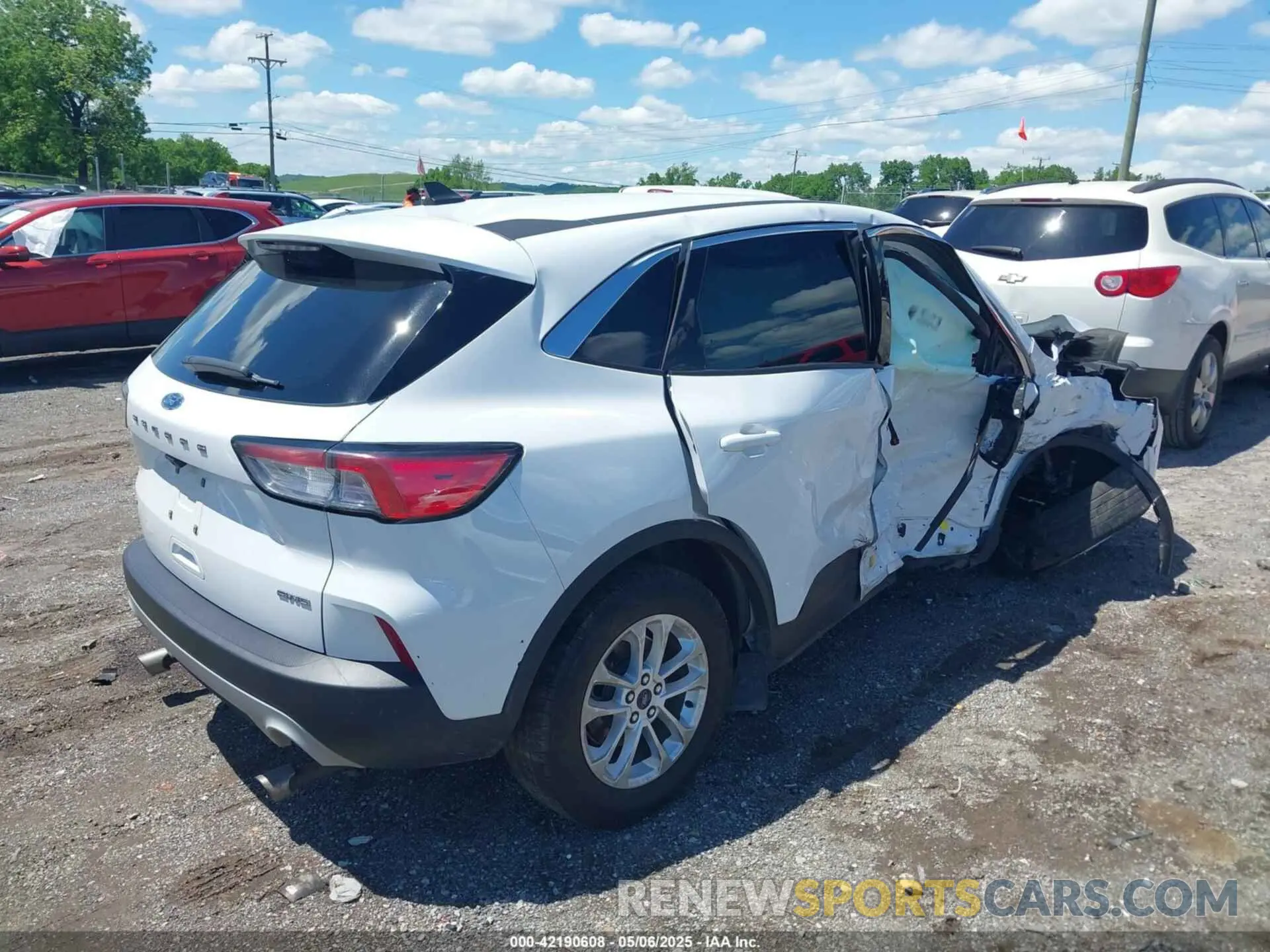 4 Photograph of a damaged car 1FMCU9G61LUC53241 FORD ESCAPE 2020