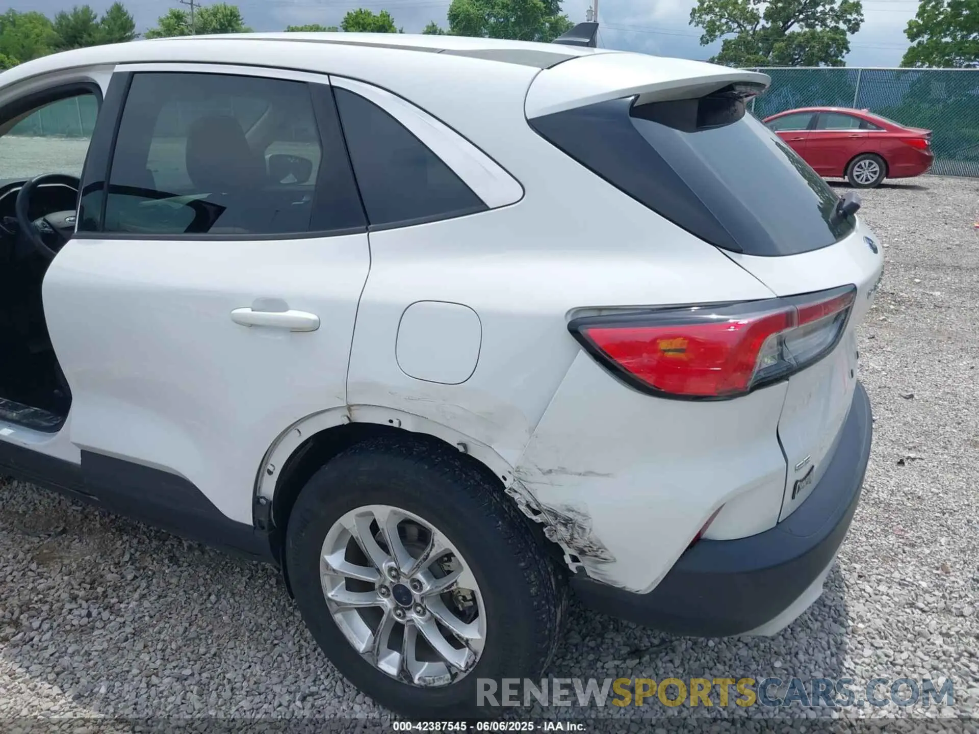 6 Photograph of a damaged car 1FMCU9G61LUC60769 FORD ESCAPE 2020