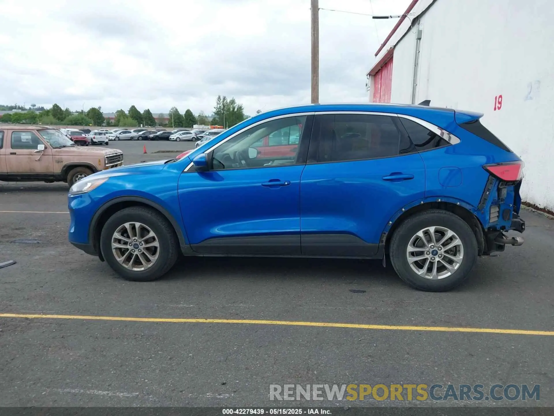15 Photograph of a damaged car 1FMCU9G62LUB06927 FORD ESCAPE 2020