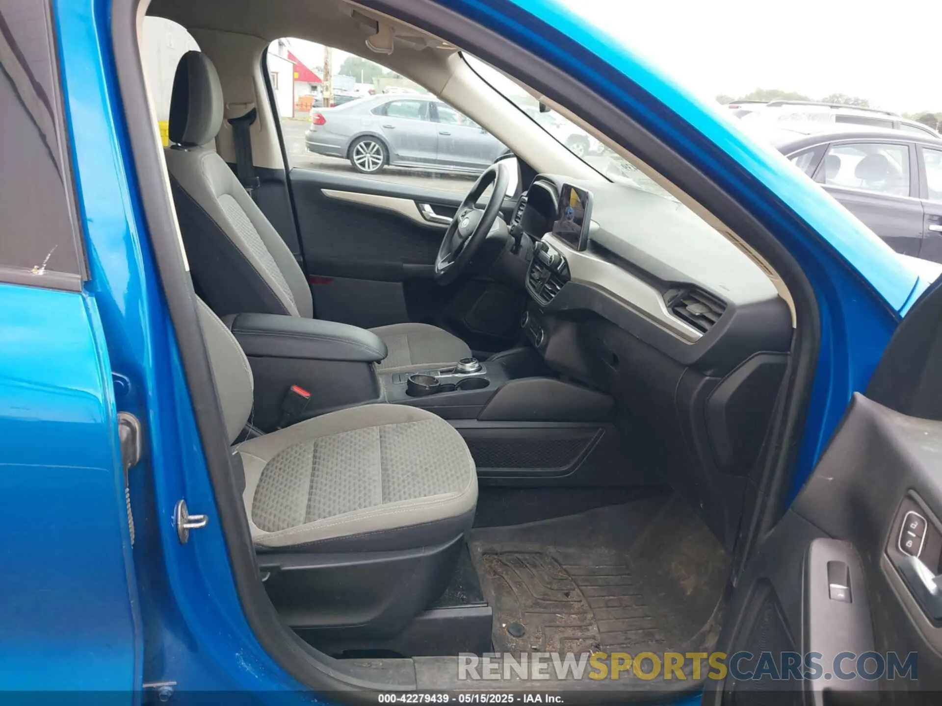 5 Photograph of a damaged car 1FMCU9G62LUB06927 FORD ESCAPE 2020