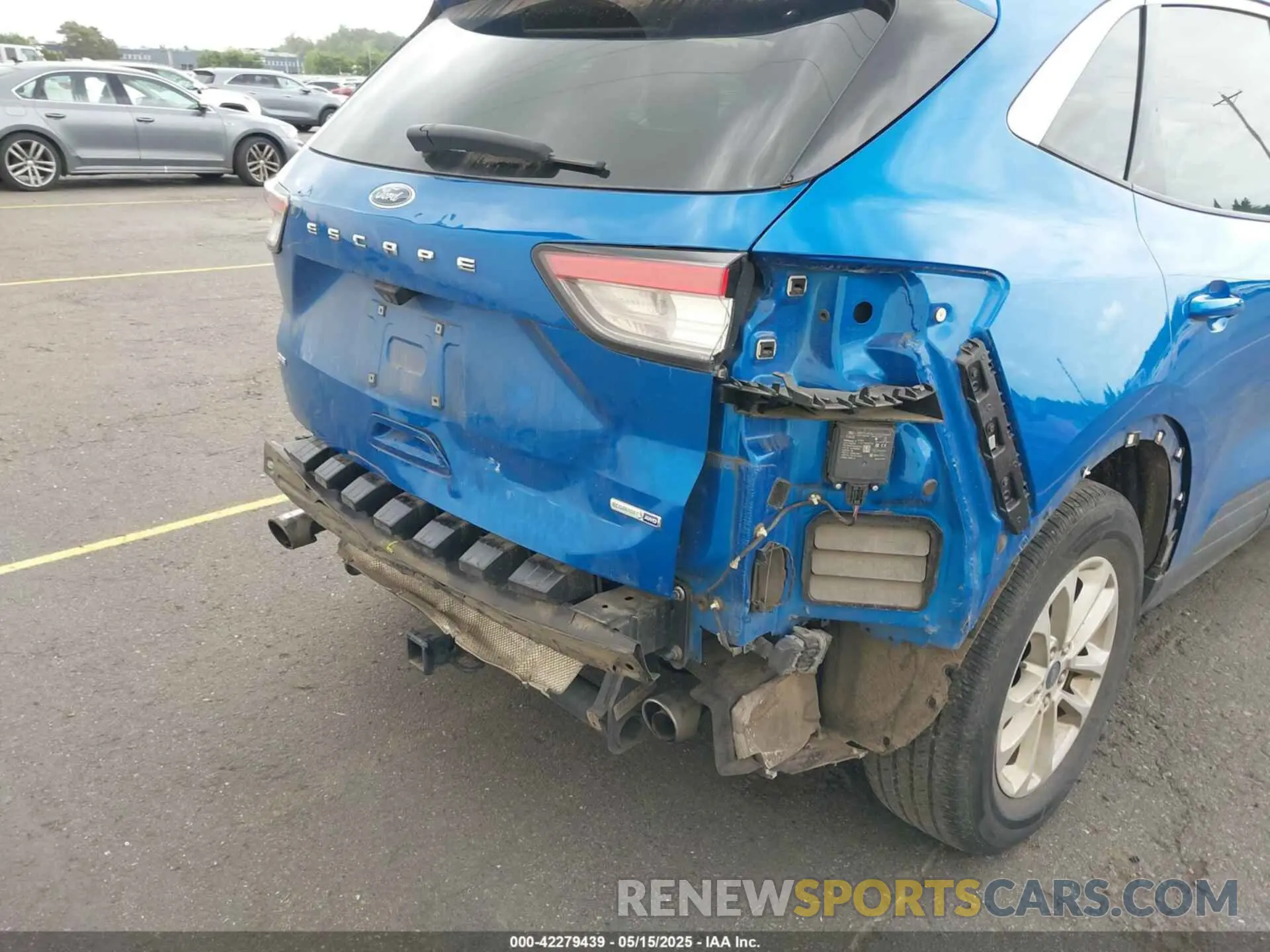 6 Photograph of a damaged car 1FMCU9G62LUB06927 FORD ESCAPE 2020