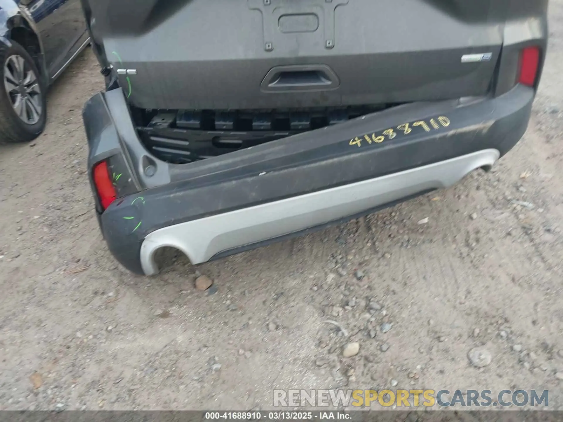 17 Photograph of a damaged car 1FMCU9G62LUB56744 FORD ESCAPE 2020