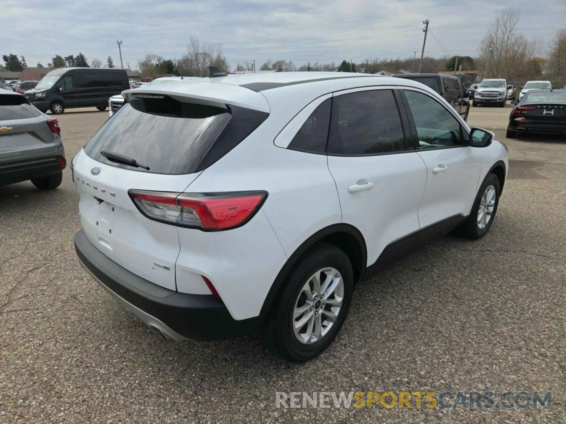 16 Photograph of a damaged car 1FMCU9G62LUB84267 FORD ESCAPE 2020