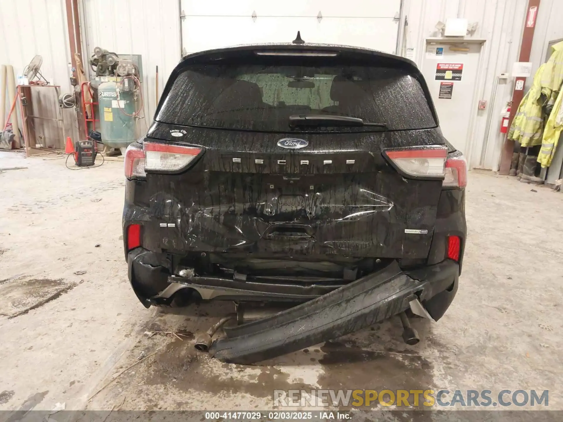 16 Photograph of a damaged car 1FMCU9G62LUC12617 FORD ESCAPE 2020