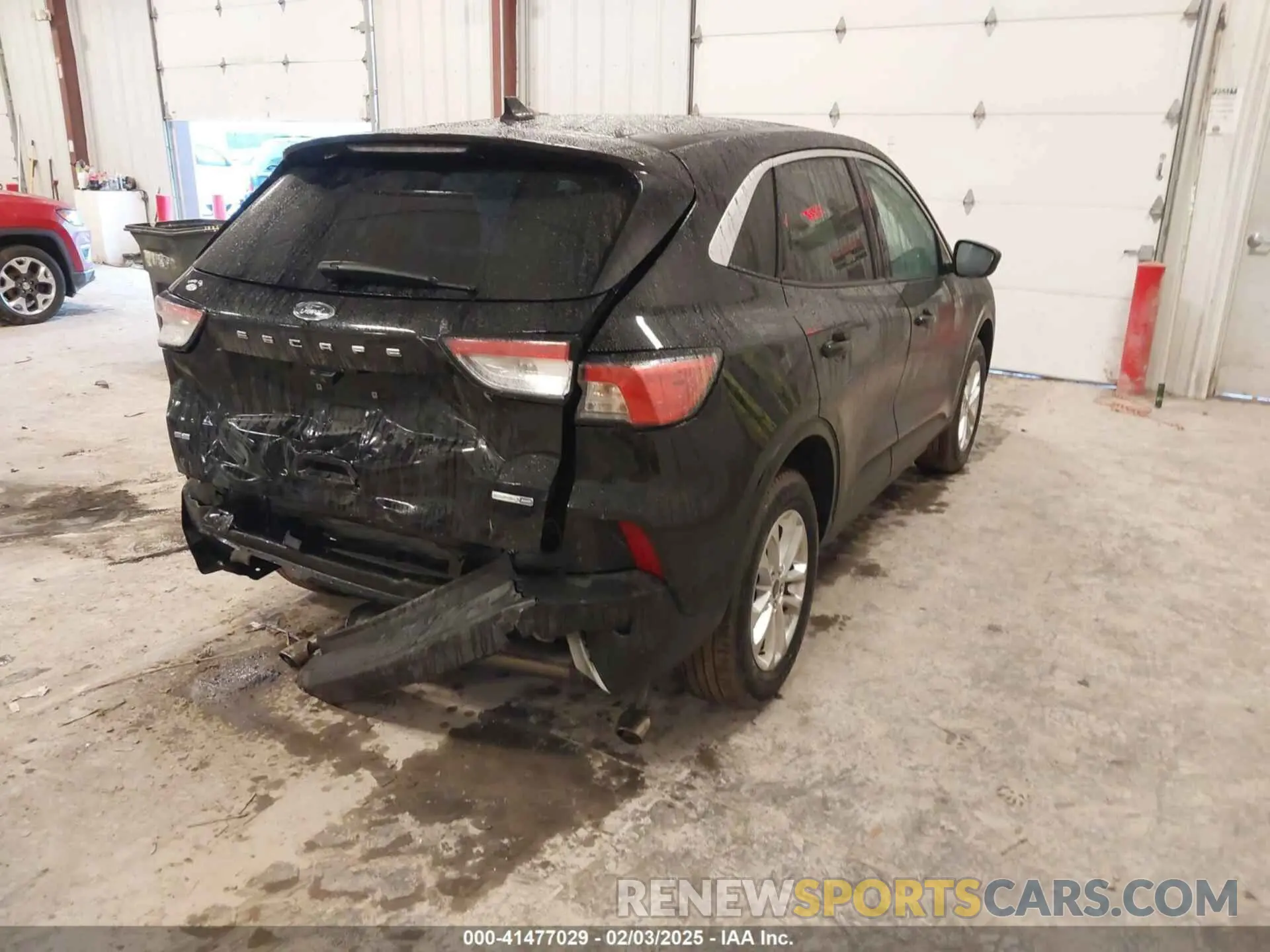4 Photograph of a damaged car 1FMCU9G62LUC12617 FORD ESCAPE 2020