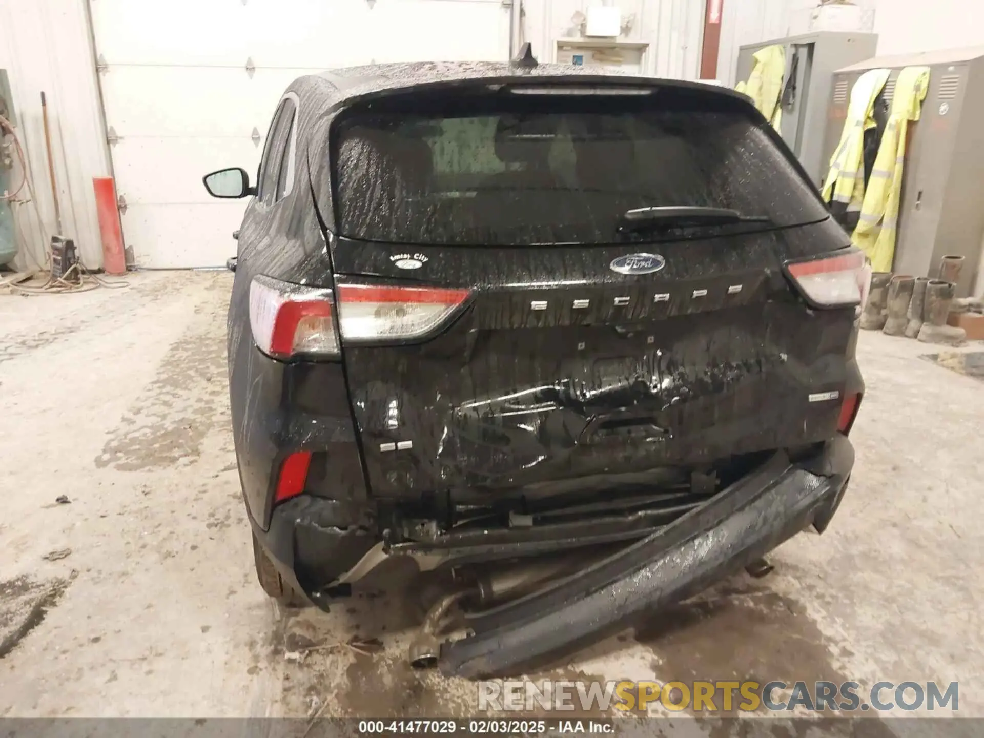 6 Photograph of a damaged car 1FMCU9G62LUC12617 FORD ESCAPE 2020