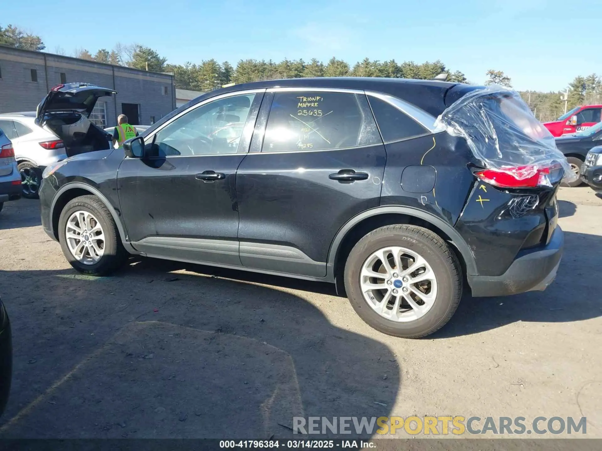 14 Photograph of a damaged car 1FMCU9G62LUC22404 FORD ESCAPE 2020