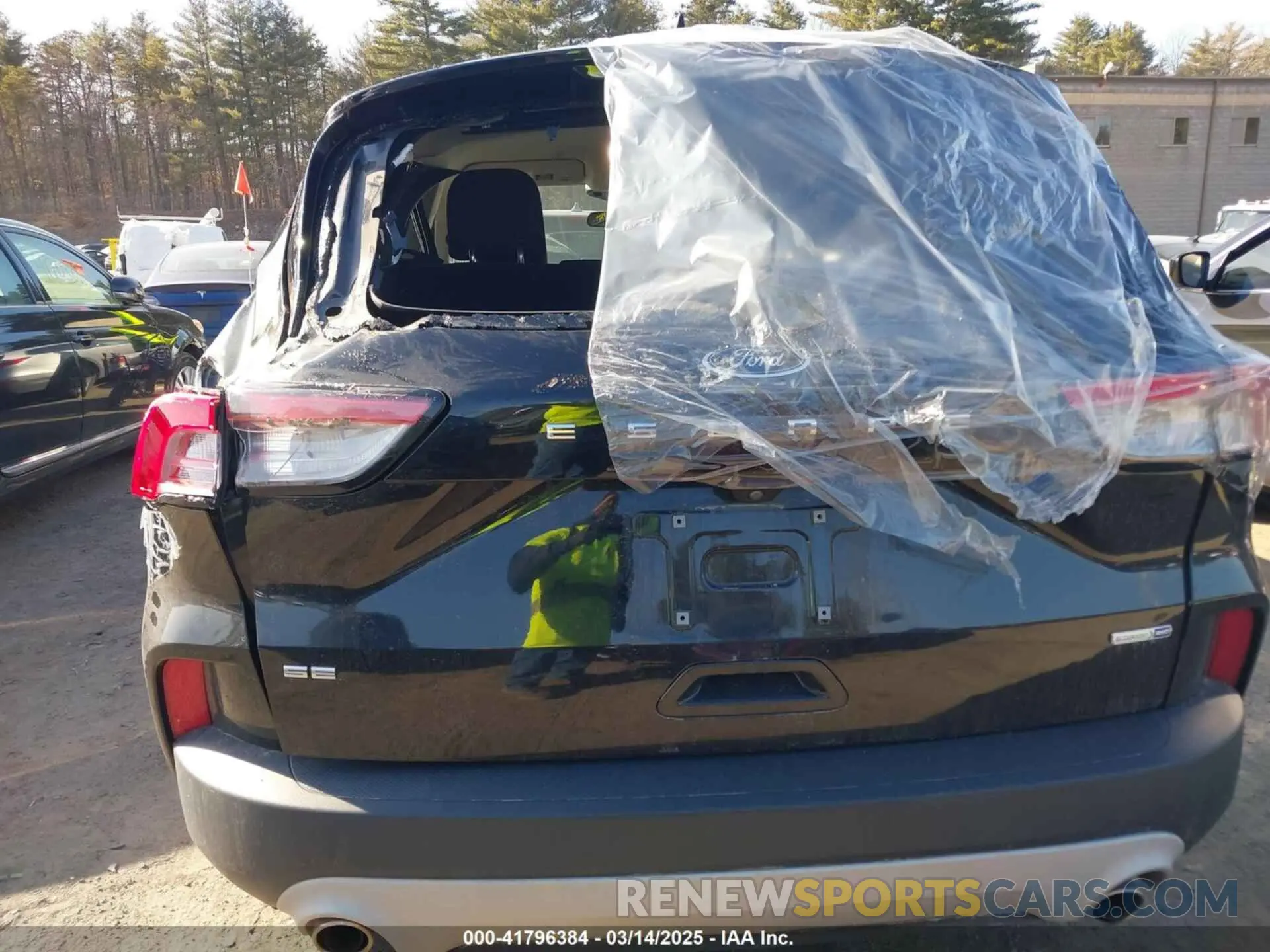 17 Photograph of a damaged car 1FMCU9G62LUC22404 FORD ESCAPE 2020