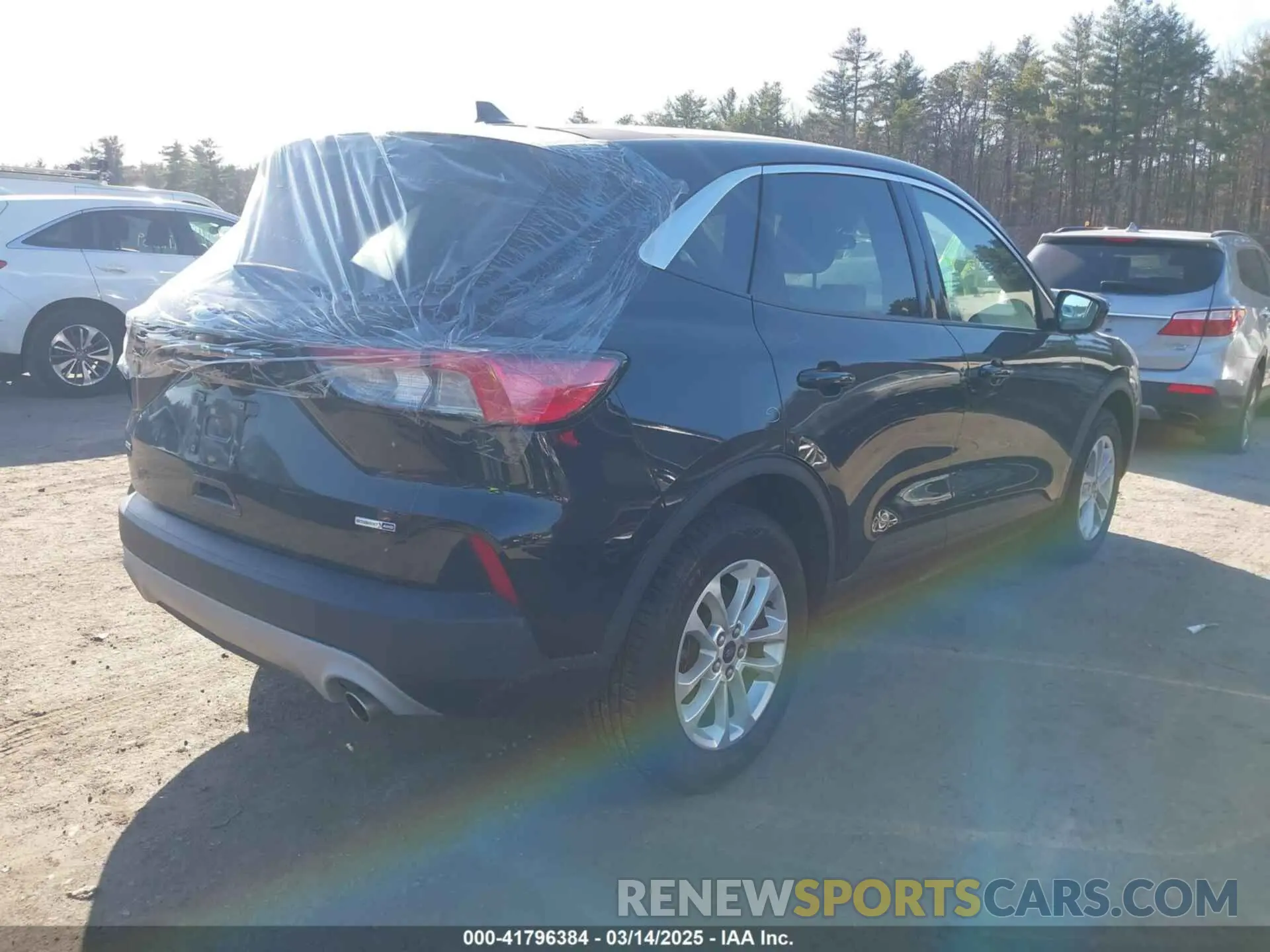 4 Photograph of a damaged car 1FMCU9G62LUC22404 FORD ESCAPE 2020