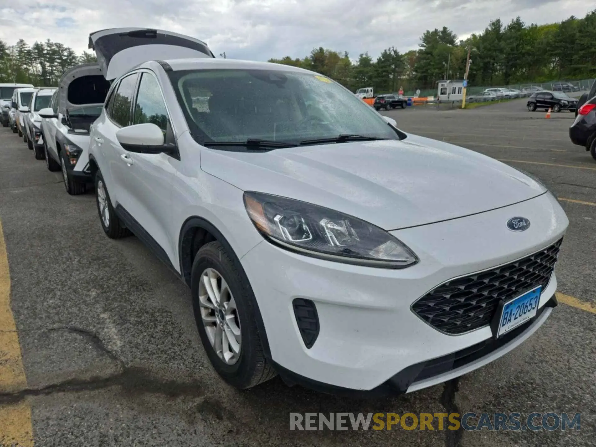 29 Photograph of a damaged car 1FMCU9G62LUC47075 FORD ESCAPE 2020