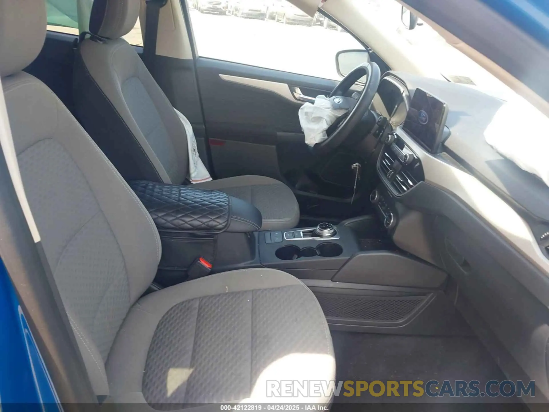 5 Photograph of a damaged car 1FMCU9G62LUC65043 FORD ESCAPE 2020