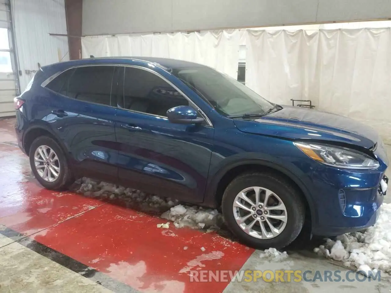 4 Photograph of a damaged car 1FMCU9G62LUC68623 FORD ESCAPE 2020