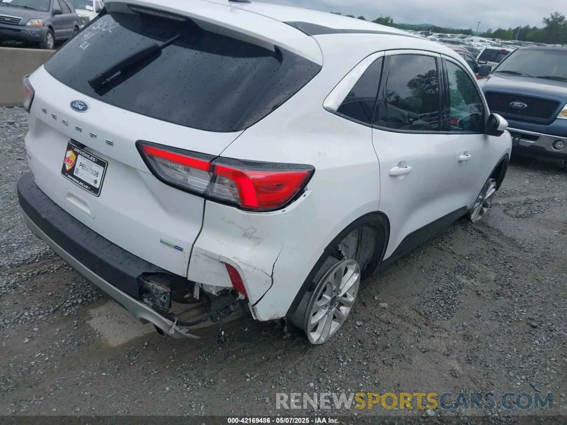 6 Photograph of a damaged car 1FMCU9G63LUB83032 FORD ESCAPE 2020