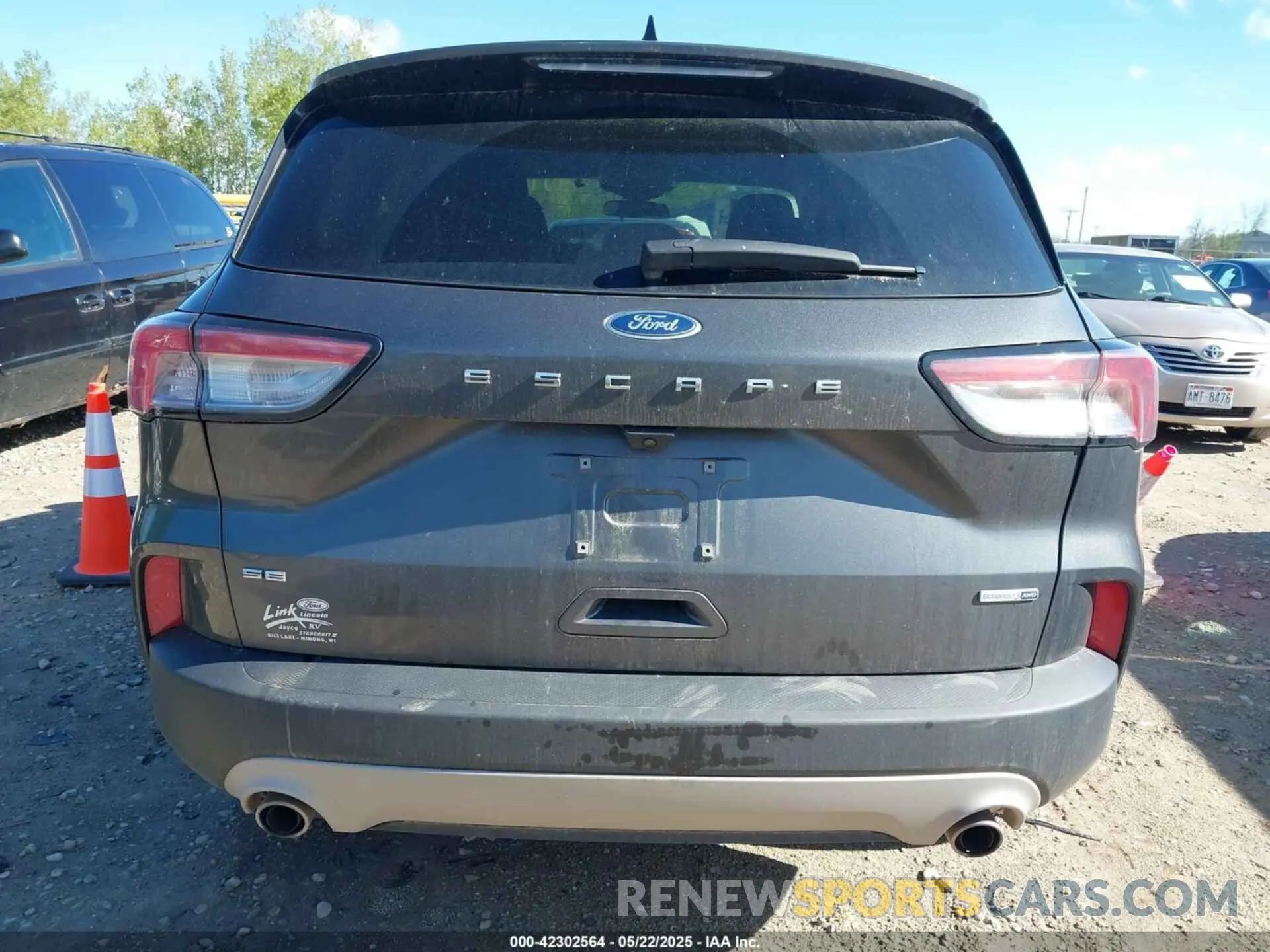 16 Photograph of a damaged car 1FMCU9G63LUC13520 FORD ESCAPE 2020