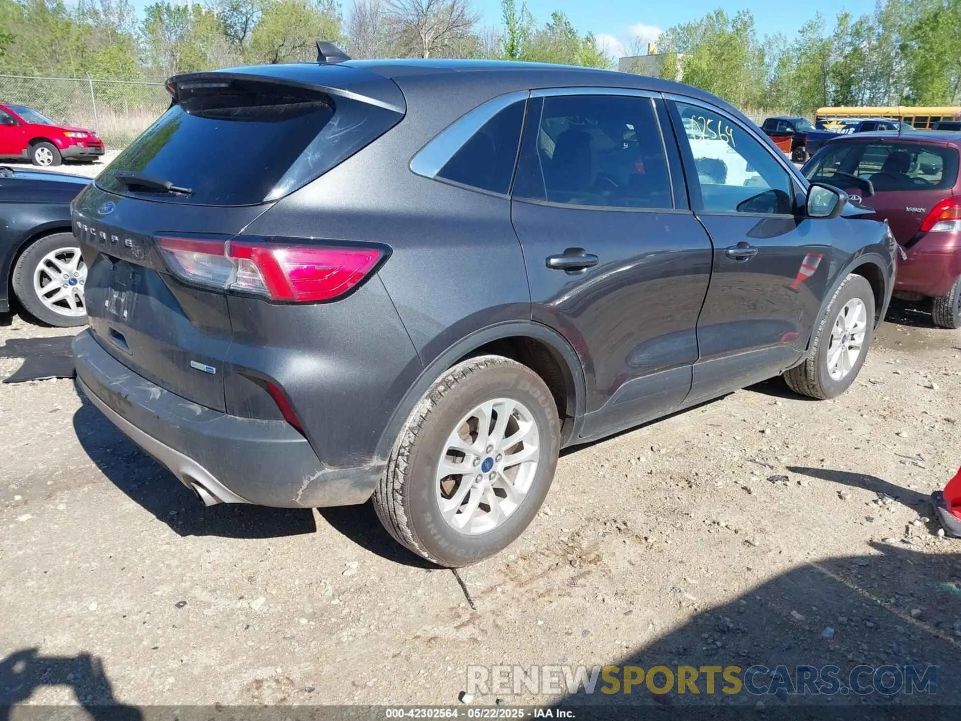 4 Photograph of a damaged car 1FMCU9G63LUC13520 FORD ESCAPE 2020
