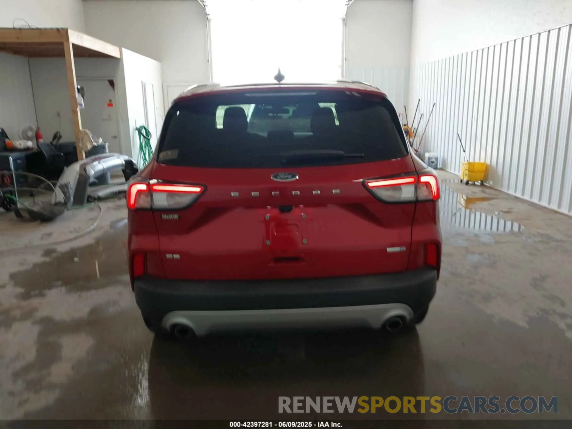 16 Photograph of a damaged car 1FMCU9G63LUC24081 FORD ESCAPE 2020