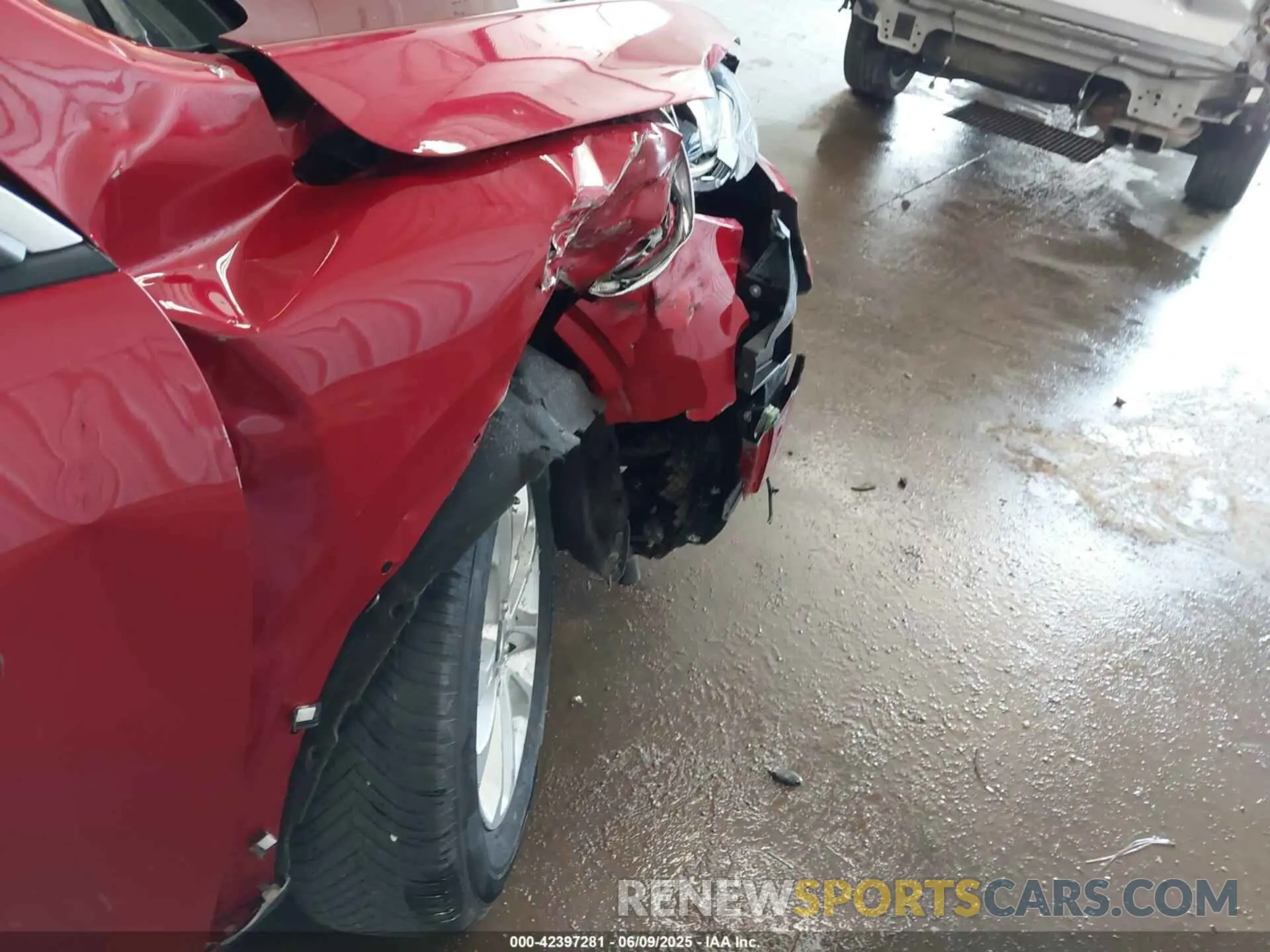 19 Photograph of a damaged car 1FMCU9G63LUC24081 FORD ESCAPE 2020