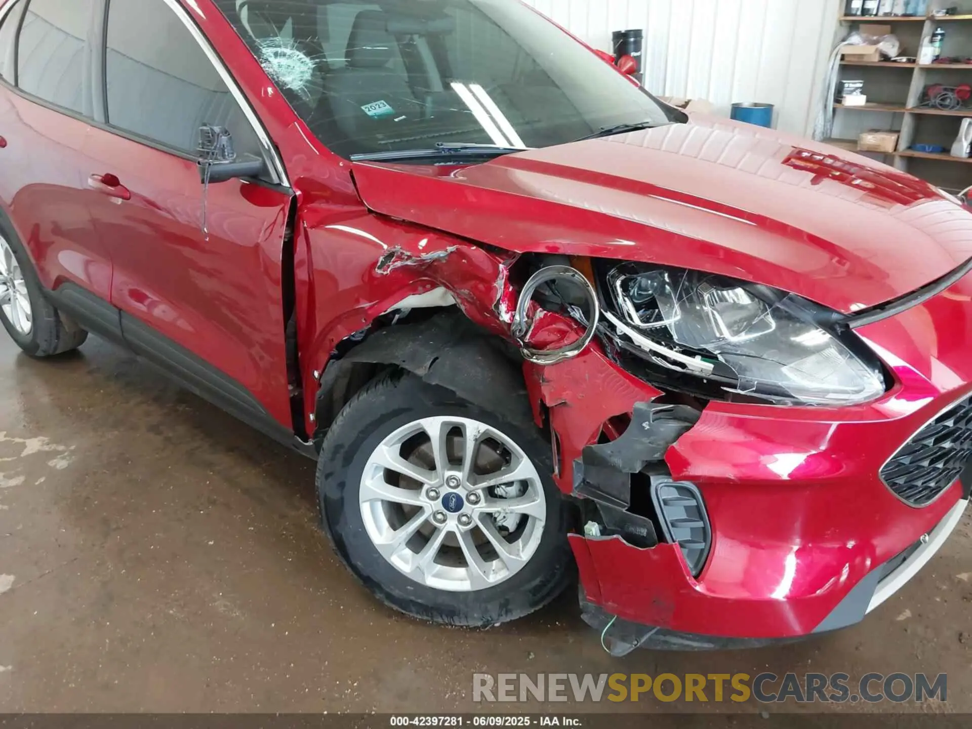 6 Photograph of a damaged car 1FMCU9G63LUC24081 FORD ESCAPE 2020