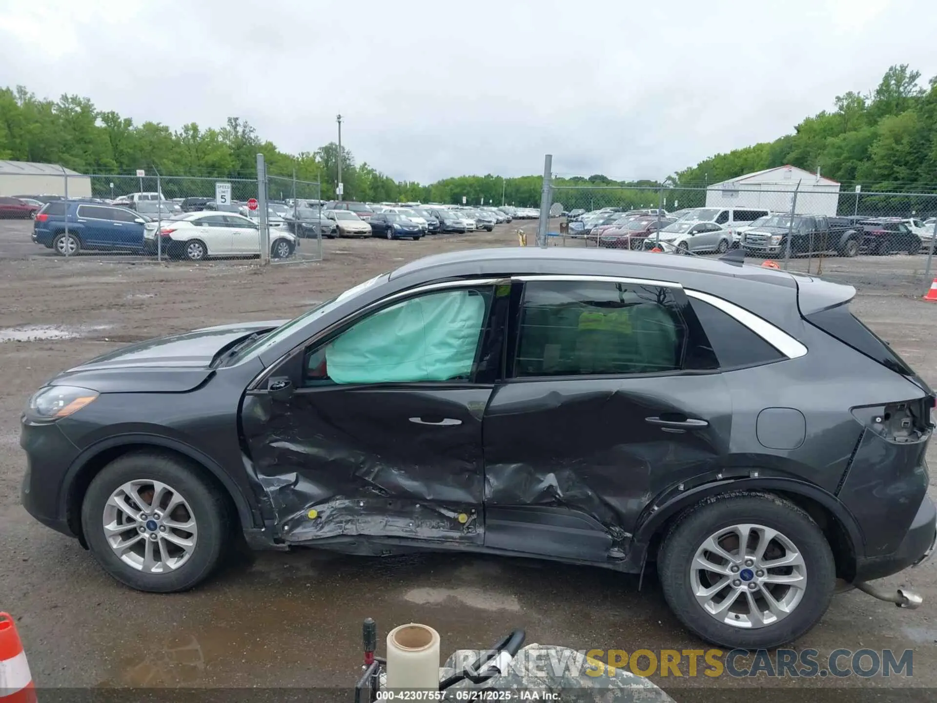 15 Photograph of a damaged car 1FMCU9G64LUA25167 FORD ESCAPE 2020