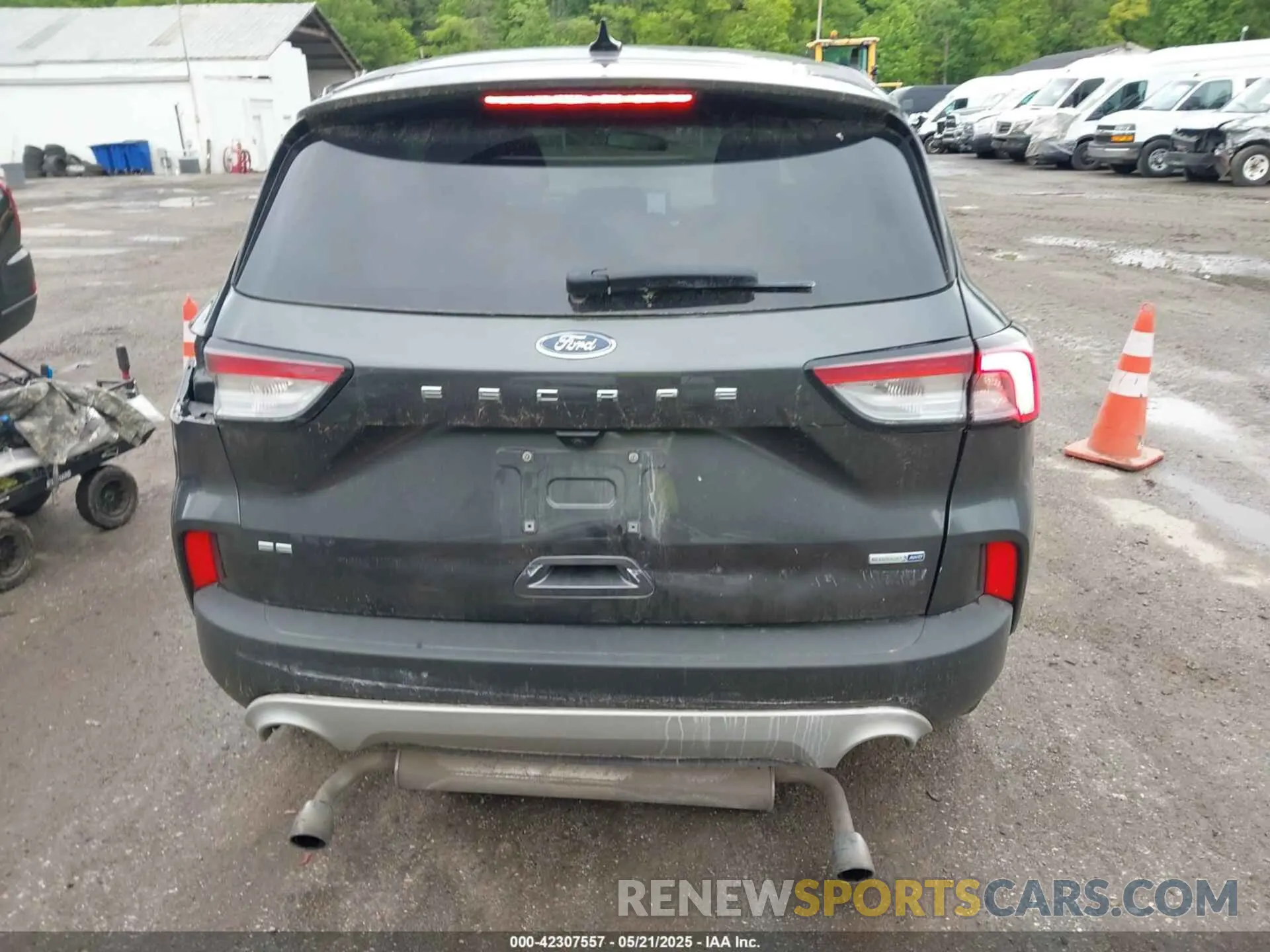 17 Photograph of a damaged car 1FMCU9G64LUA25167 FORD ESCAPE 2020