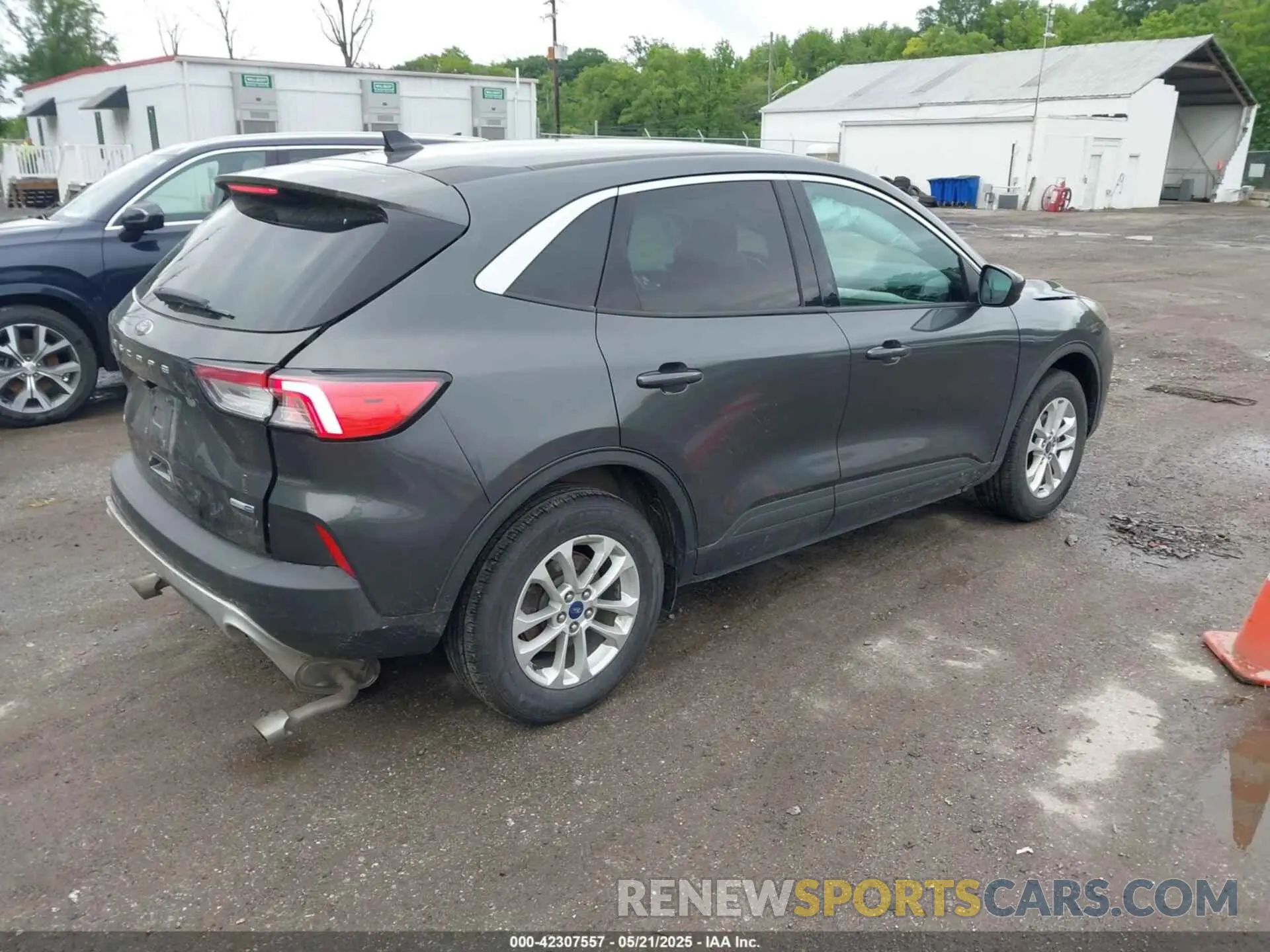 4 Photograph of a damaged car 1FMCU9G64LUA25167 FORD ESCAPE 2020