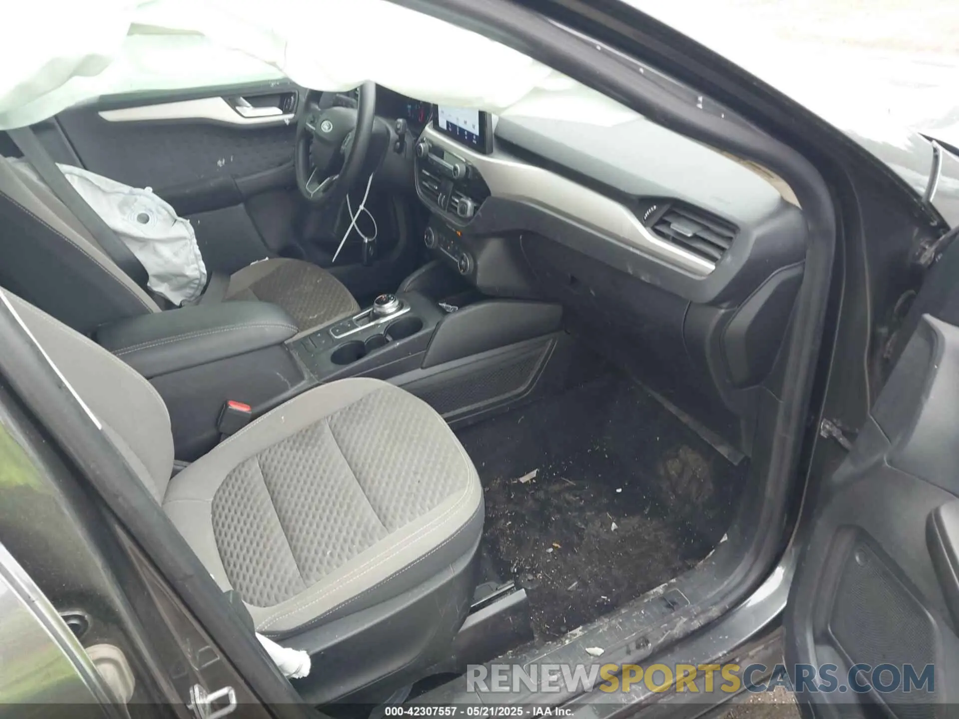 5 Photograph of a damaged car 1FMCU9G64LUA25167 FORD ESCAPE 2020