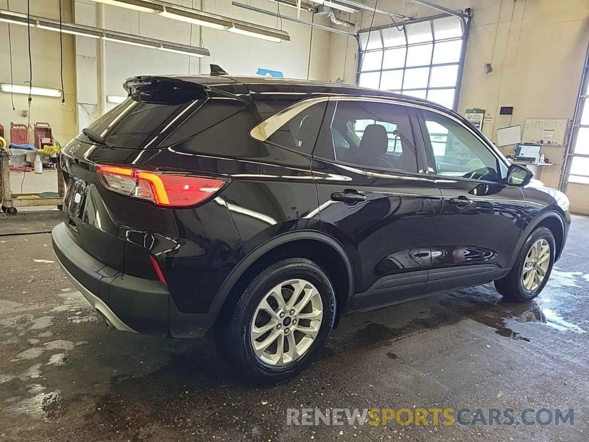 18 Photograph of a damaged car 1FMCU9G64LUA69878 FORD ESCAPE 2020