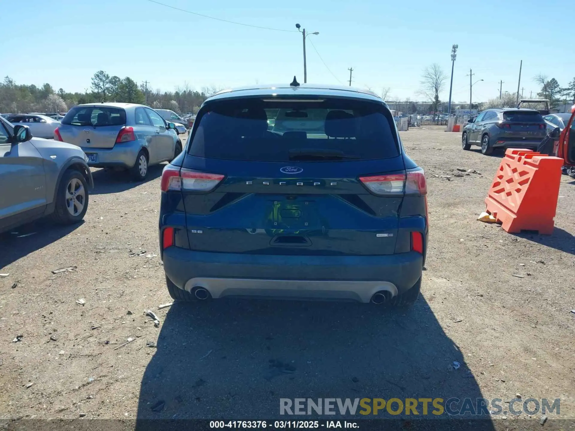 16 Photograph of a damaged car 1FMCU9G64LUB00871 FORD ESCAPE 2020