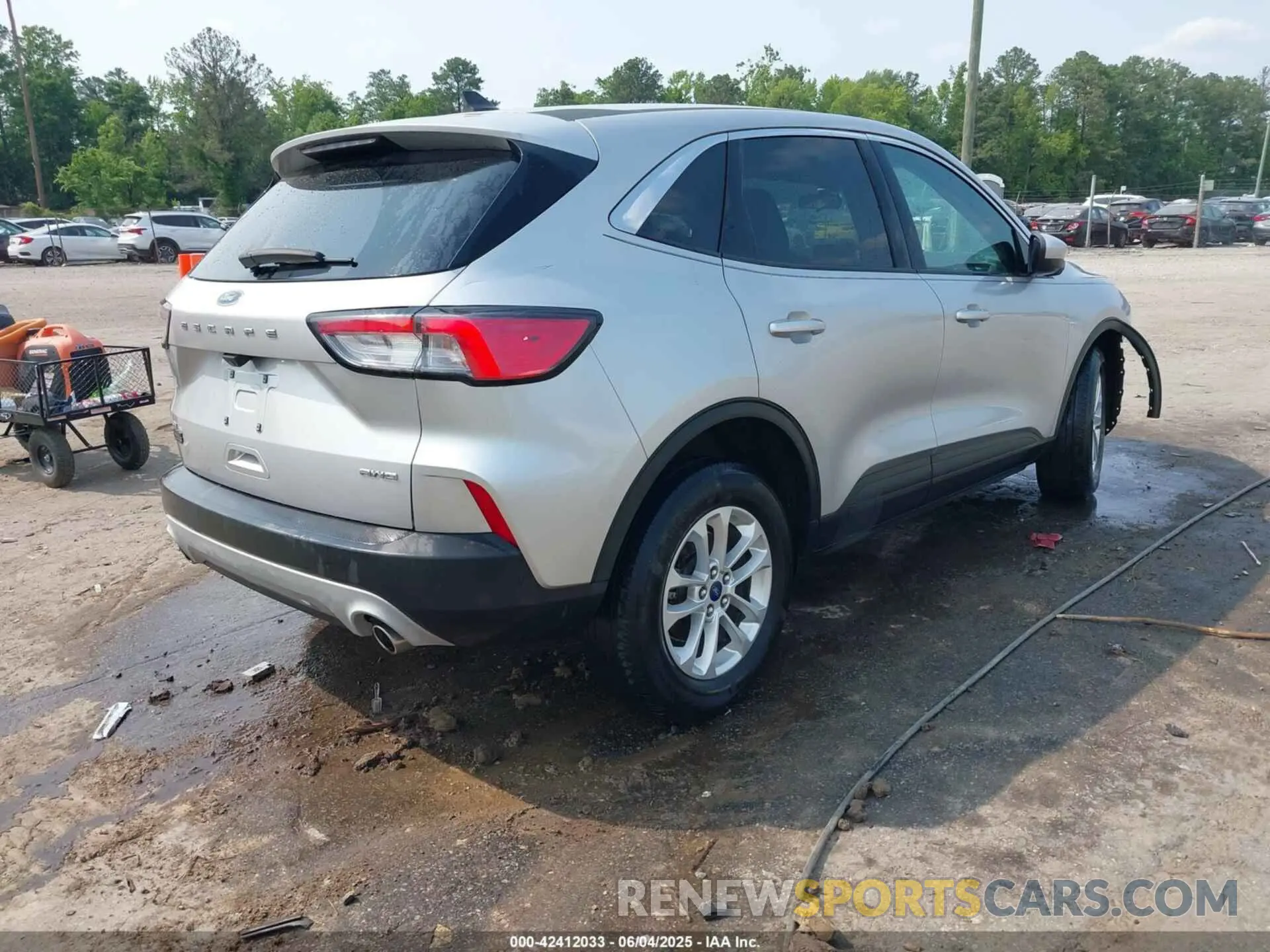 4 Photograph of a damaged car 1FMCU9G64LUC57090 FORD ESCAPE 2020