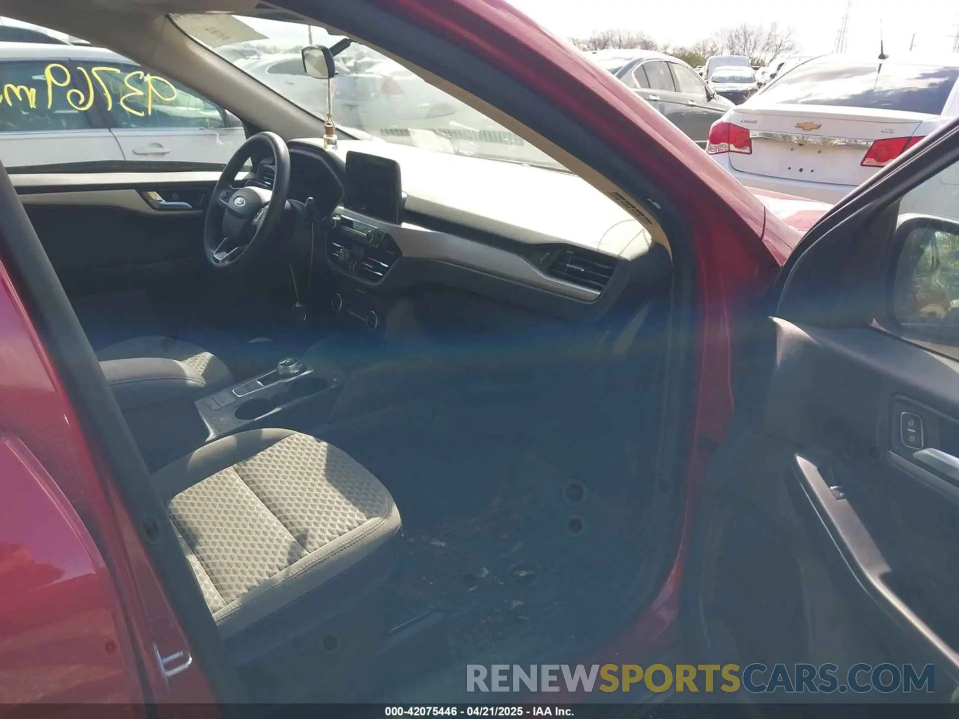 5 Photograph of a damaged car 1FMCU9G64LUC69806 FORD ESCAPE 2020