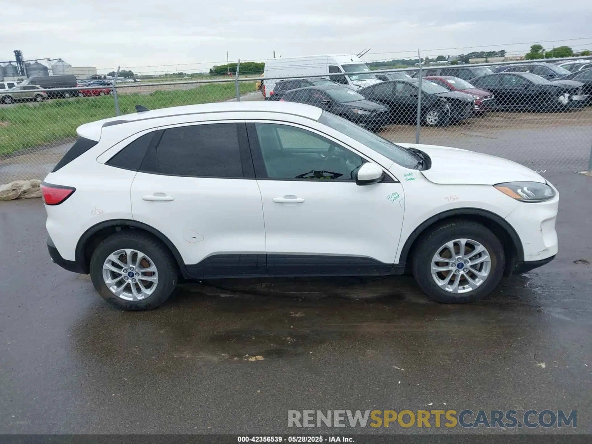13 Photograph of a damaged car 1FMCU9G65LUA84132 FORD ESCAPE 2020