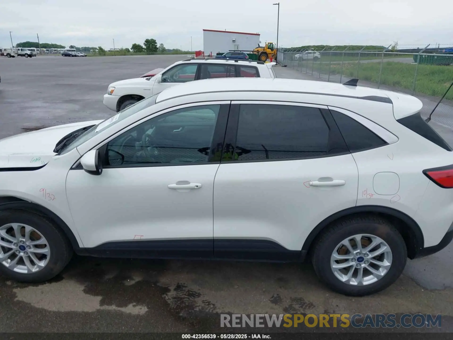 14 Photograph of a damaged car 1FMCU9G65LUA84132 FORD ESCAPE 2020
