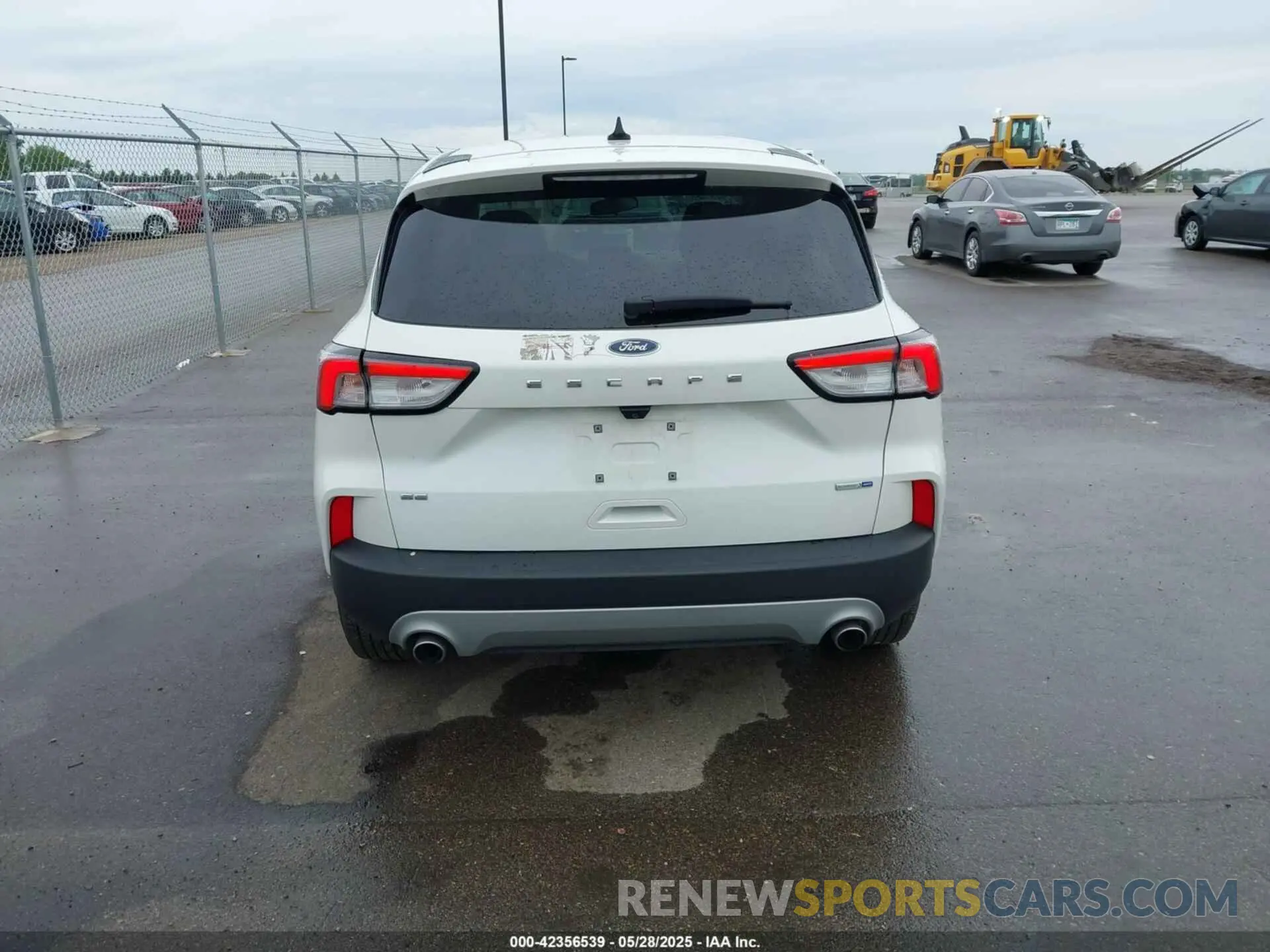 16 Photograph of a damaged car 1FMCU9G65LUA84132 FORD ESCAPE 2020