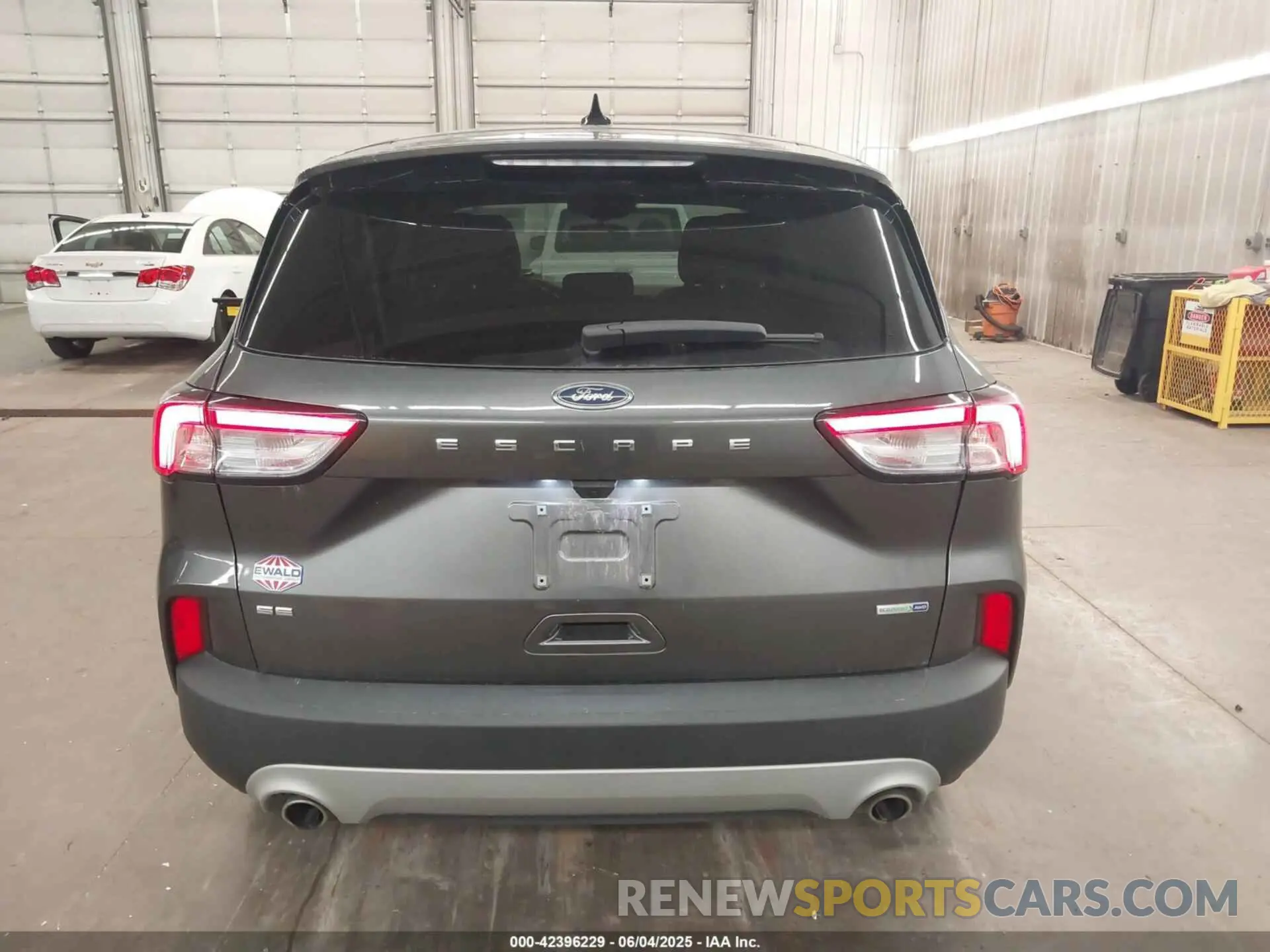 17 Photograph of a damaged car 1FMCU9G65LUA99617 FORD ESCAPE 2020