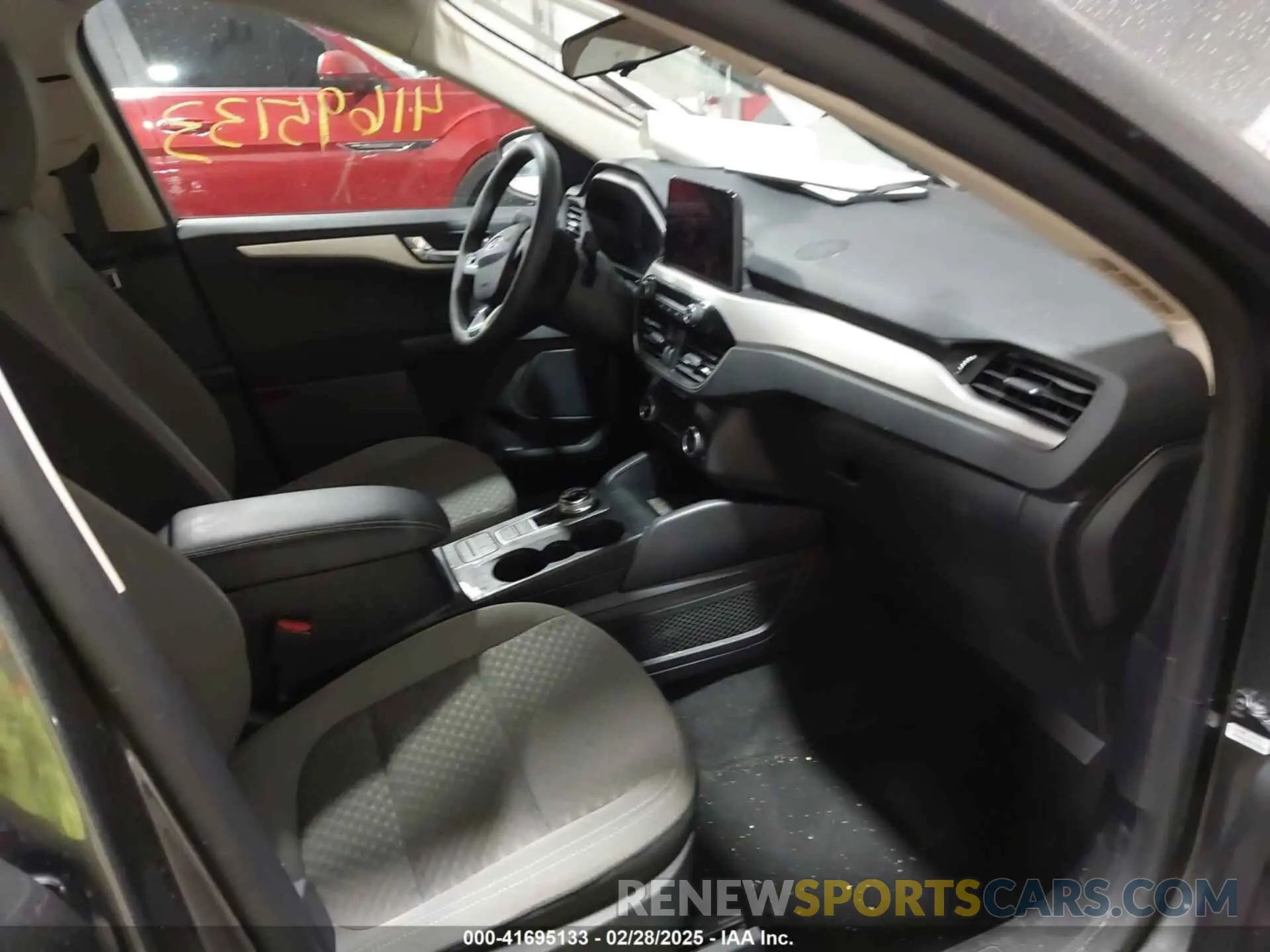 5 Photograph of a damaged car 1FMCU9G65LUB04606 FORD ESCAPE 2020