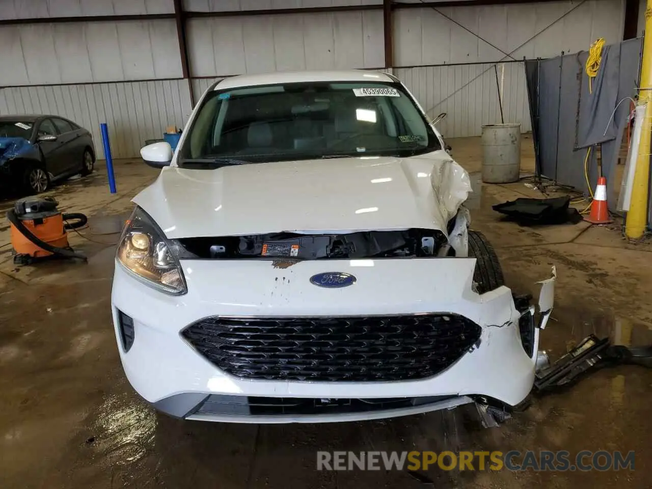 5 Photograph of a damaged car 1FMCU9G65LUB37704 FORD ESCAPE 2020