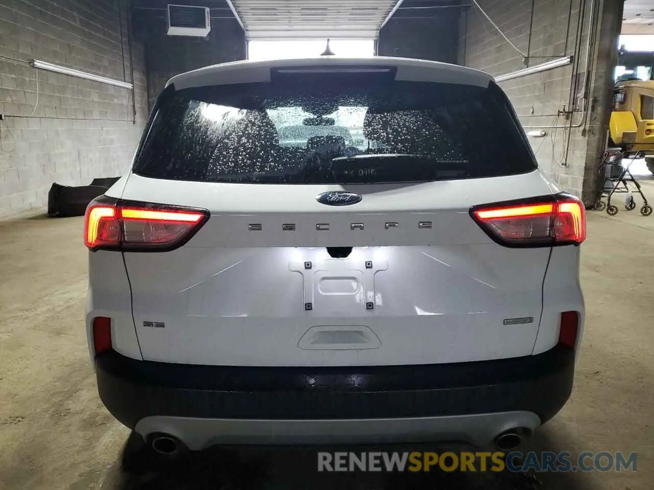 6 Photograph of a damaged car 1FMCU9G65LUB72615 FORD ESCAPE 2020