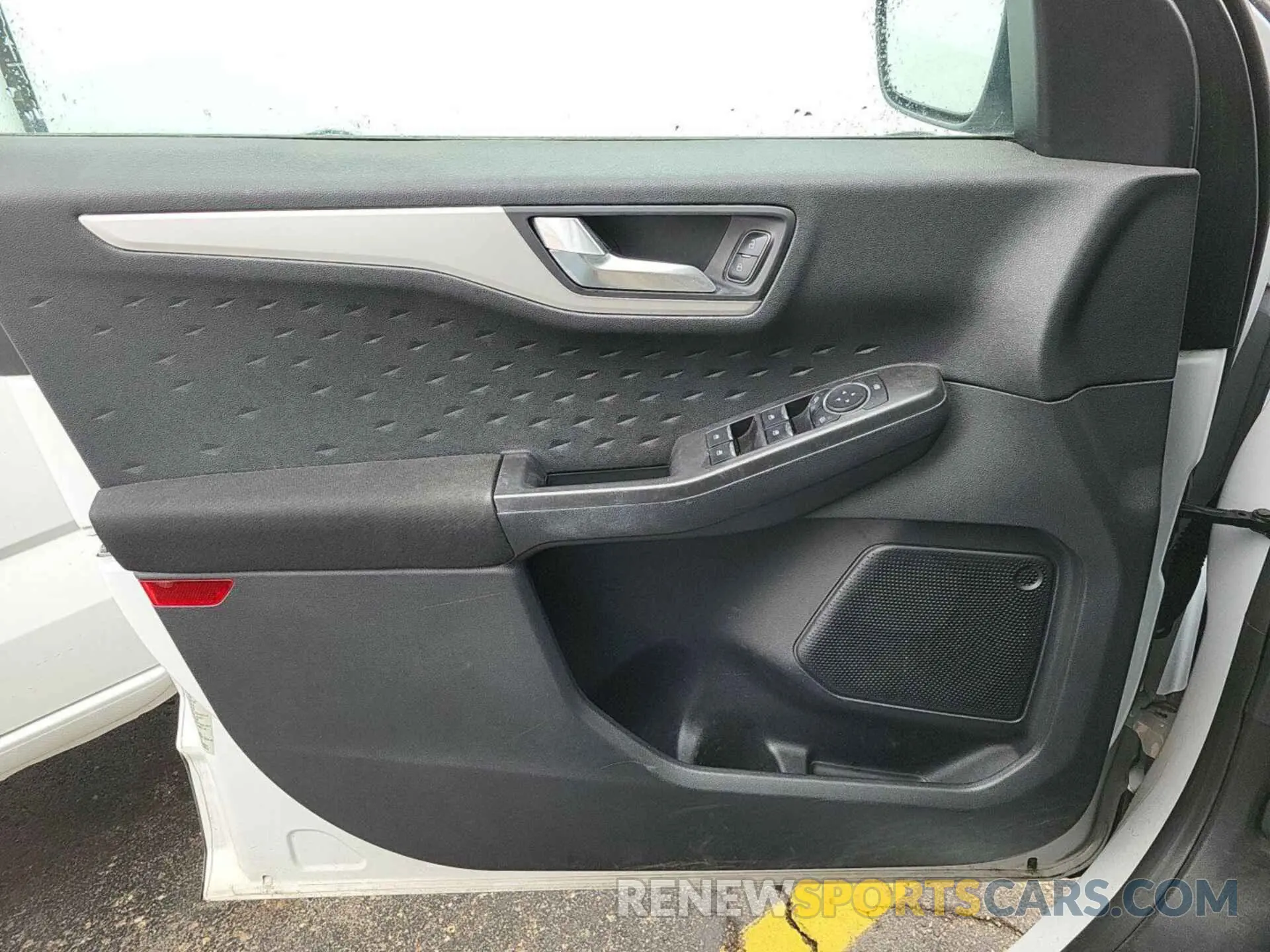 6 Photograph of a damaged car 1FMCU9G65LUB80729 FORD ESCAPE 2020
