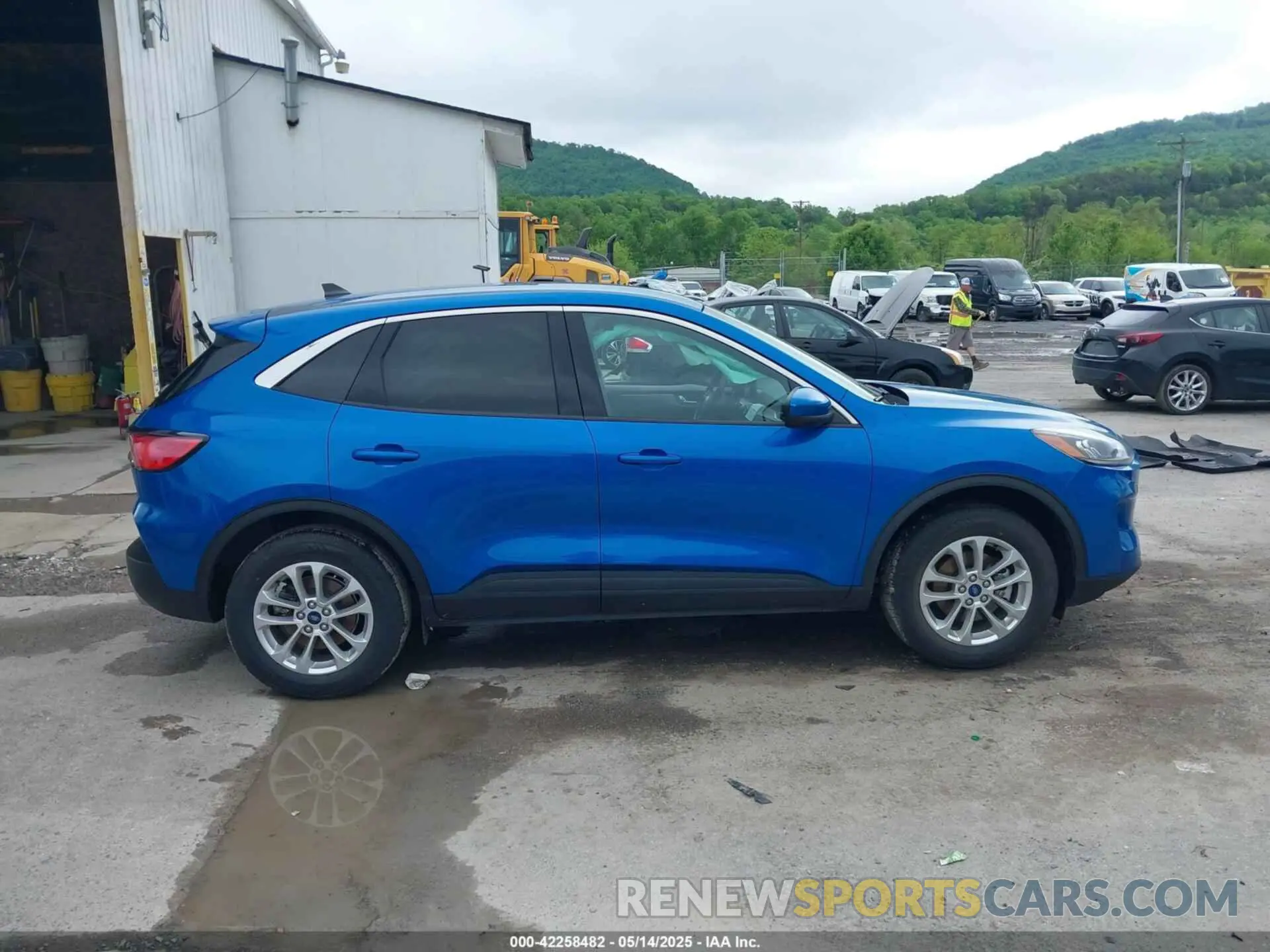 13 Photograph of a damaged car 1FMCU9G66LUA95270 FORD ESCAPE 2020
