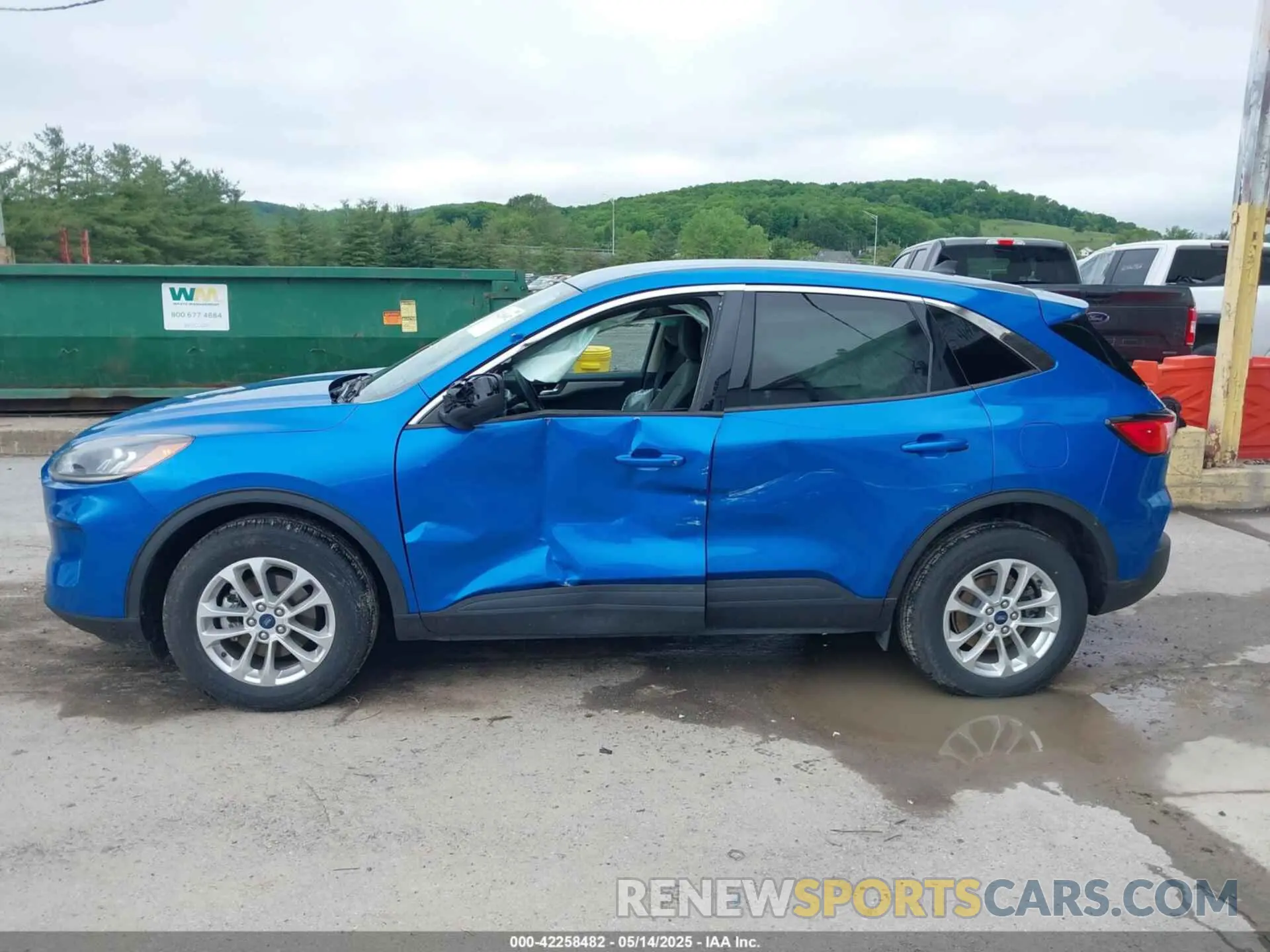 14 Photograph of a damaged car 1FMCU9G66LUA95270 FORD ESCAPE 2020