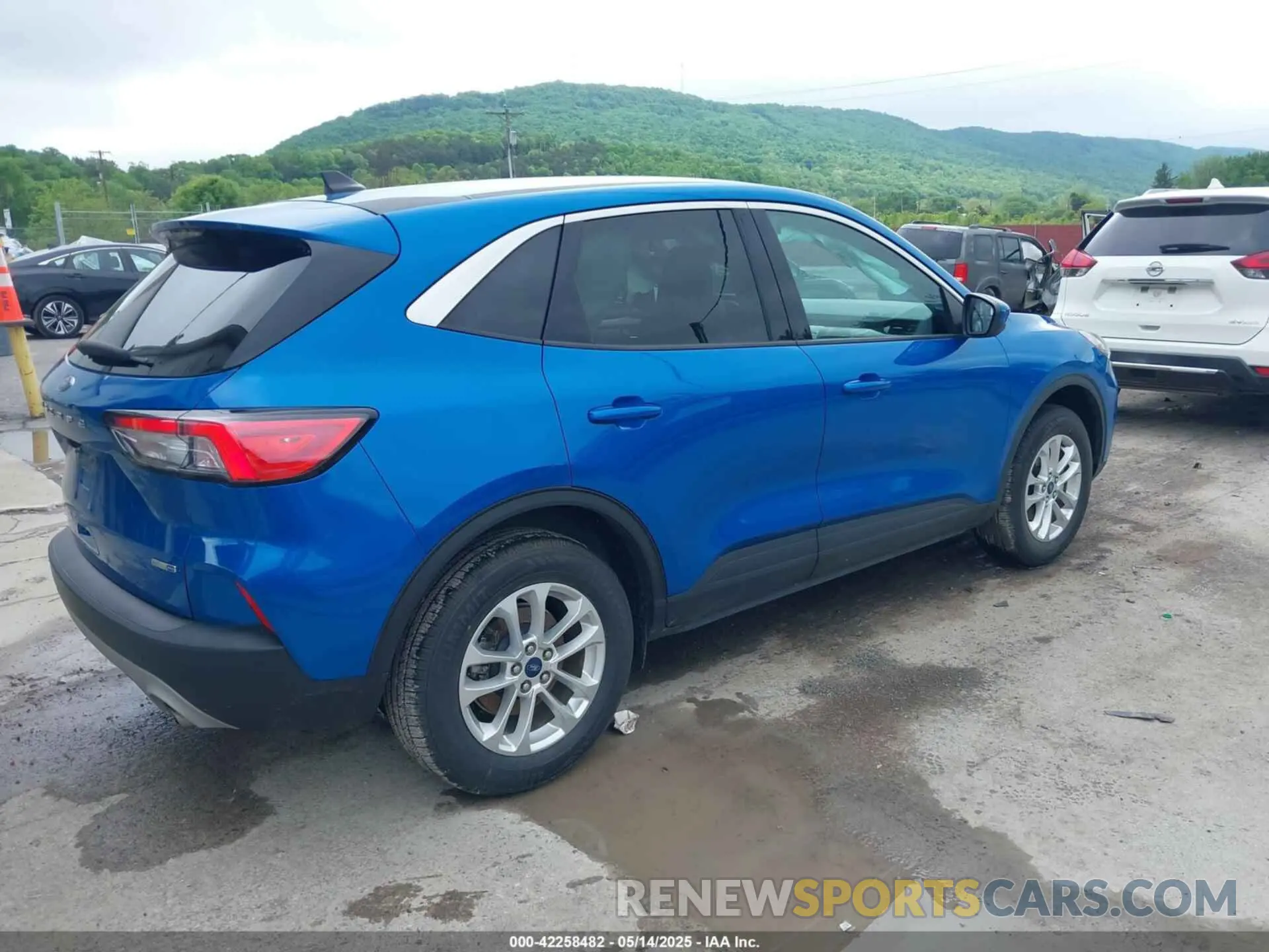 4 Photograph of a damaged car 1FMCU9G66LUA95270 FORD ESCAPE 2020