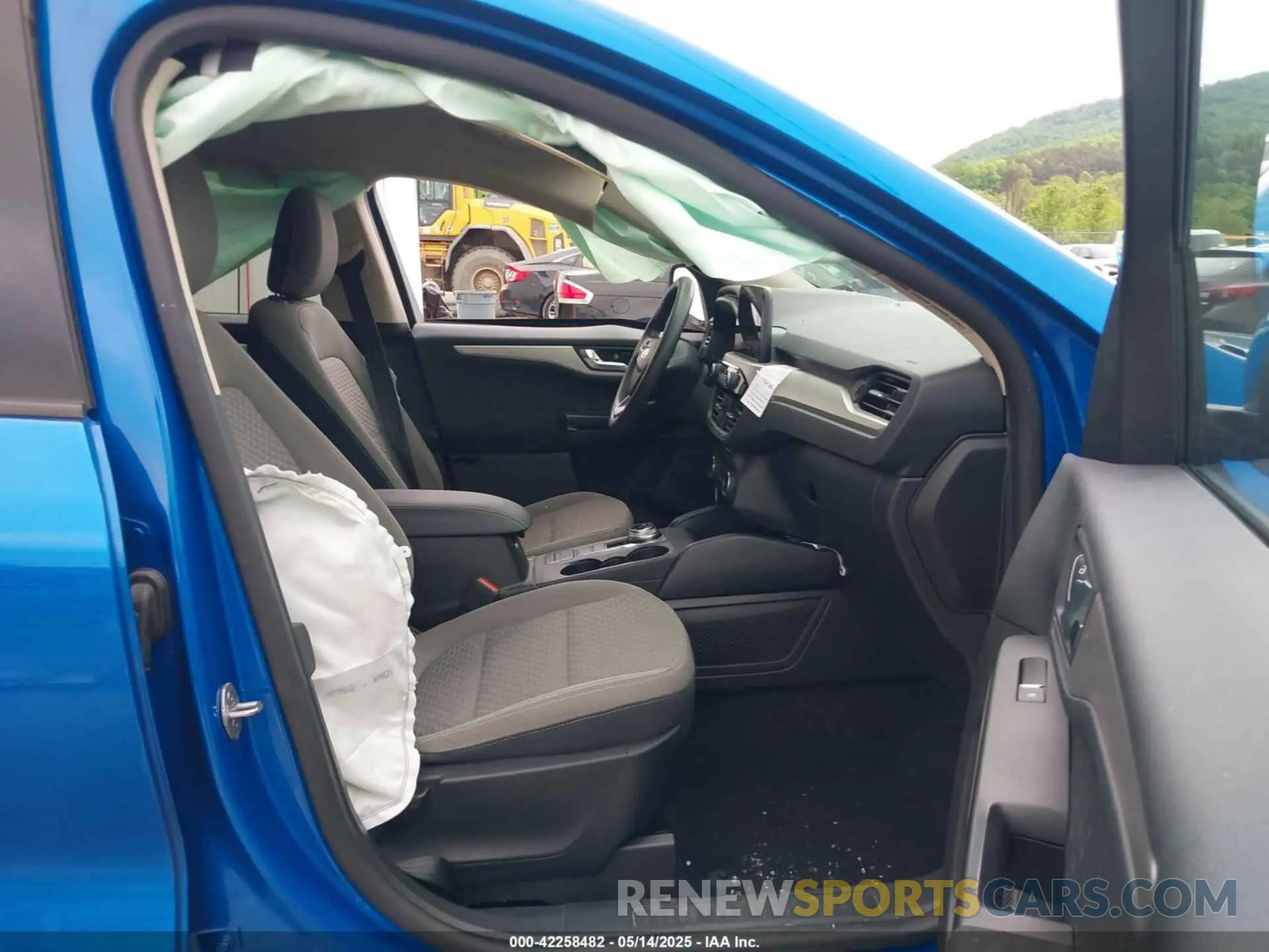 5 Photograph of a damaged car 1FMCU9G66LUA95270 FORD ESCAPE 2020