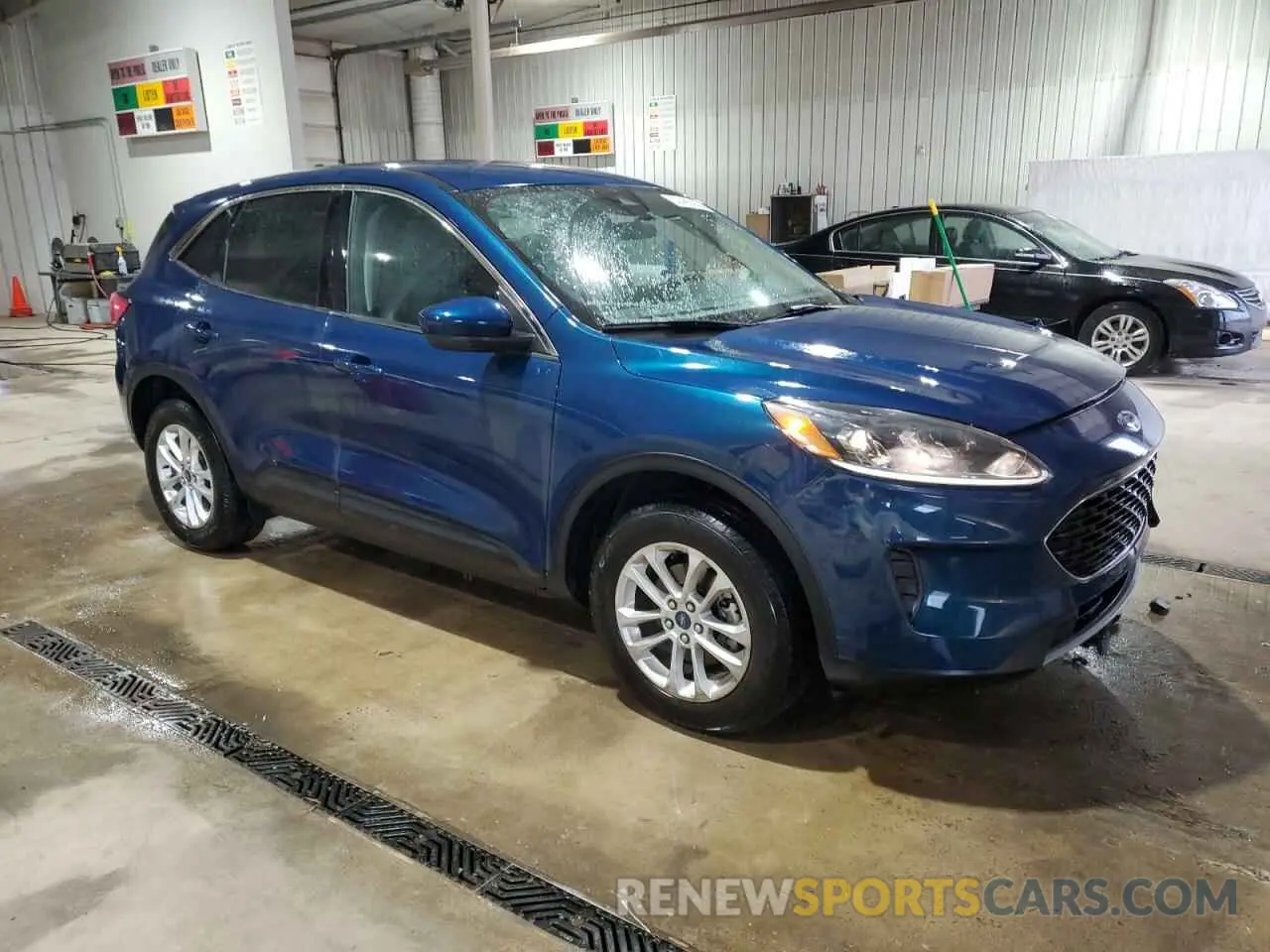 4 Photograph of a damaged car 1FMCU9G66LUB91769 FORD ESCAPE 2020