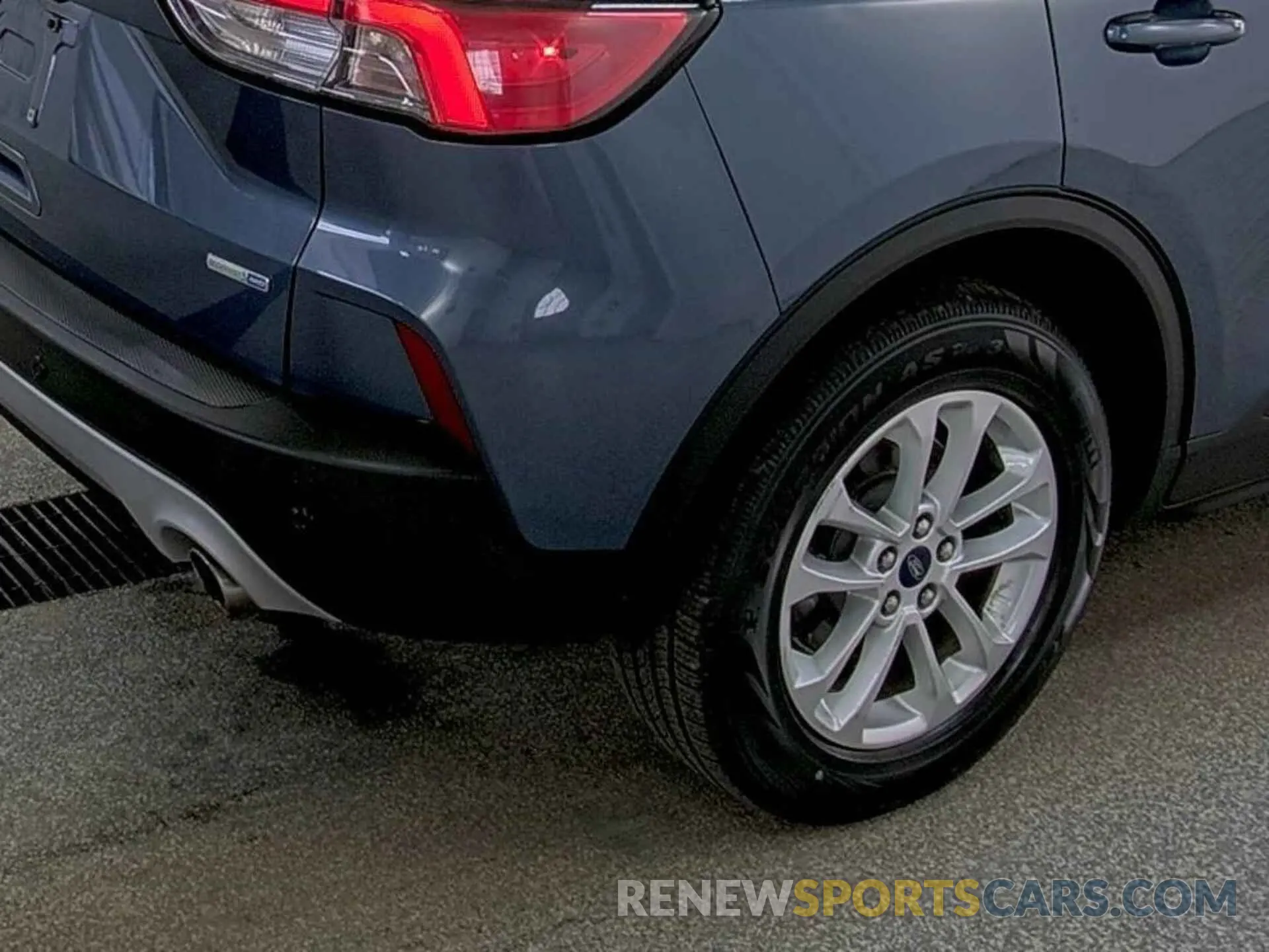 17 Photograph of a damaged car 1FMCU9G66LUC12443 FORD ESCAPE 2020