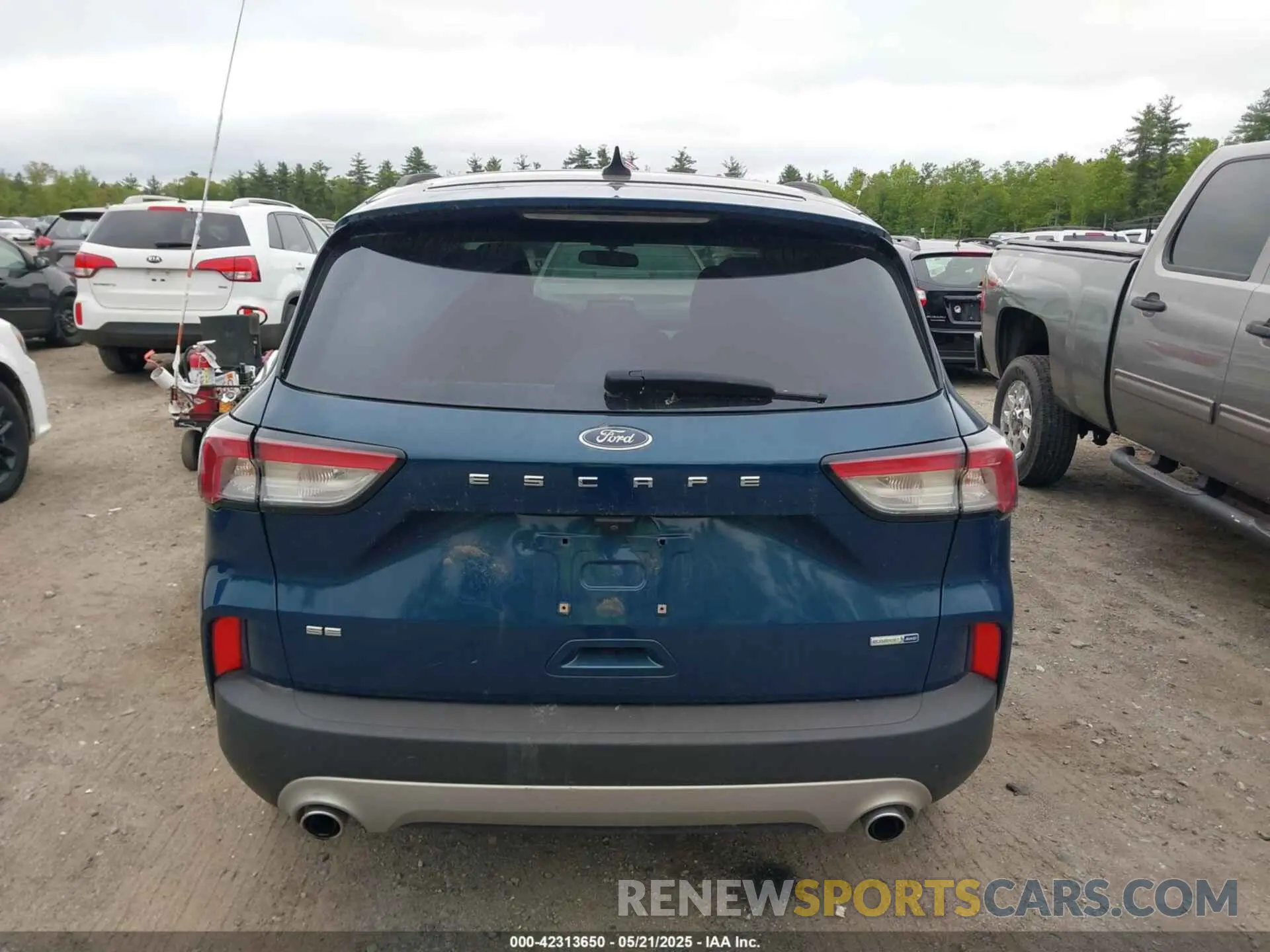 16 Photograph of a damaged car 1FMCU9G66LUC32126 FORD ESCAPE 2020